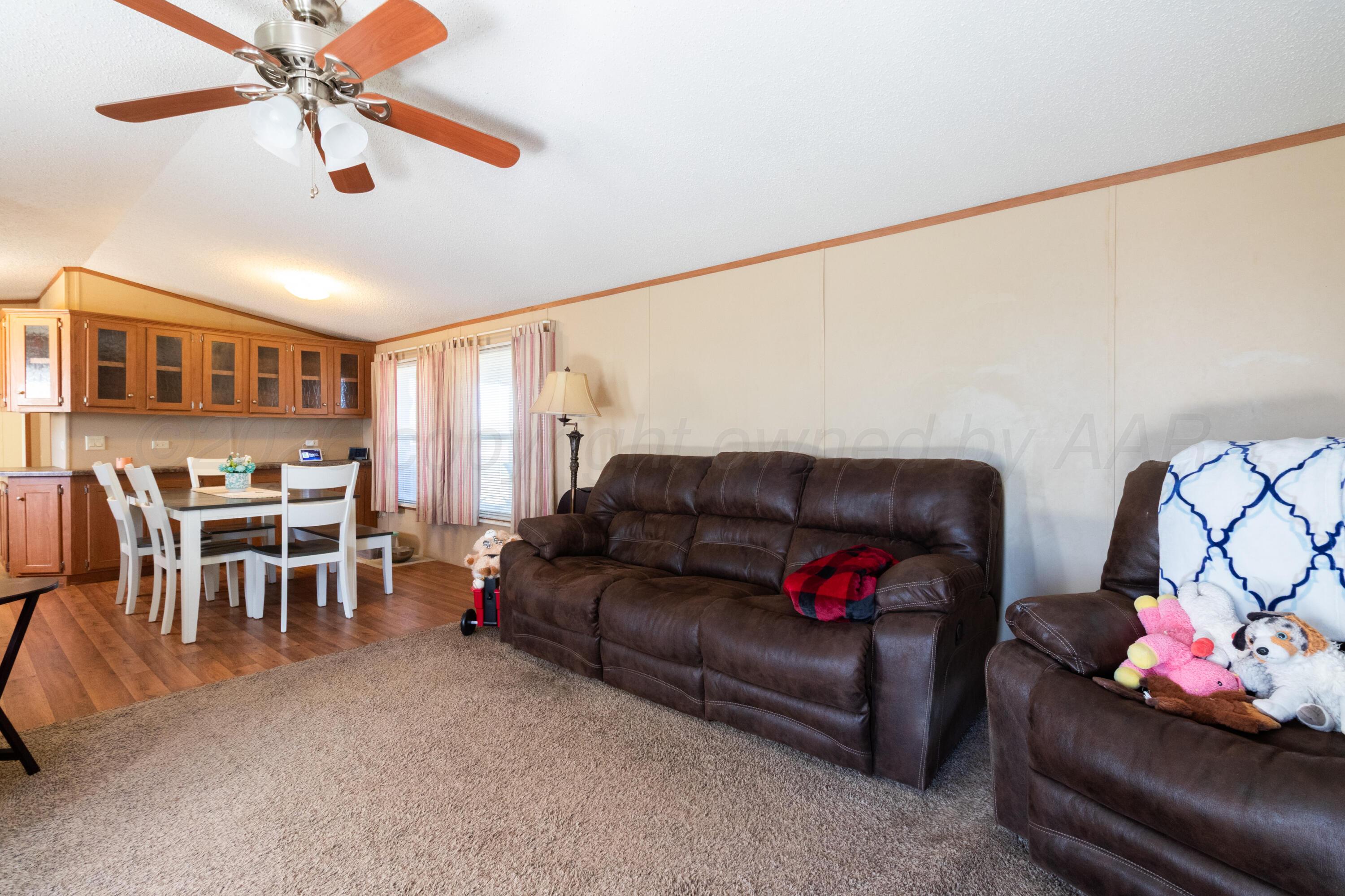 2420 E Willow Creek Drive Property Photo 8