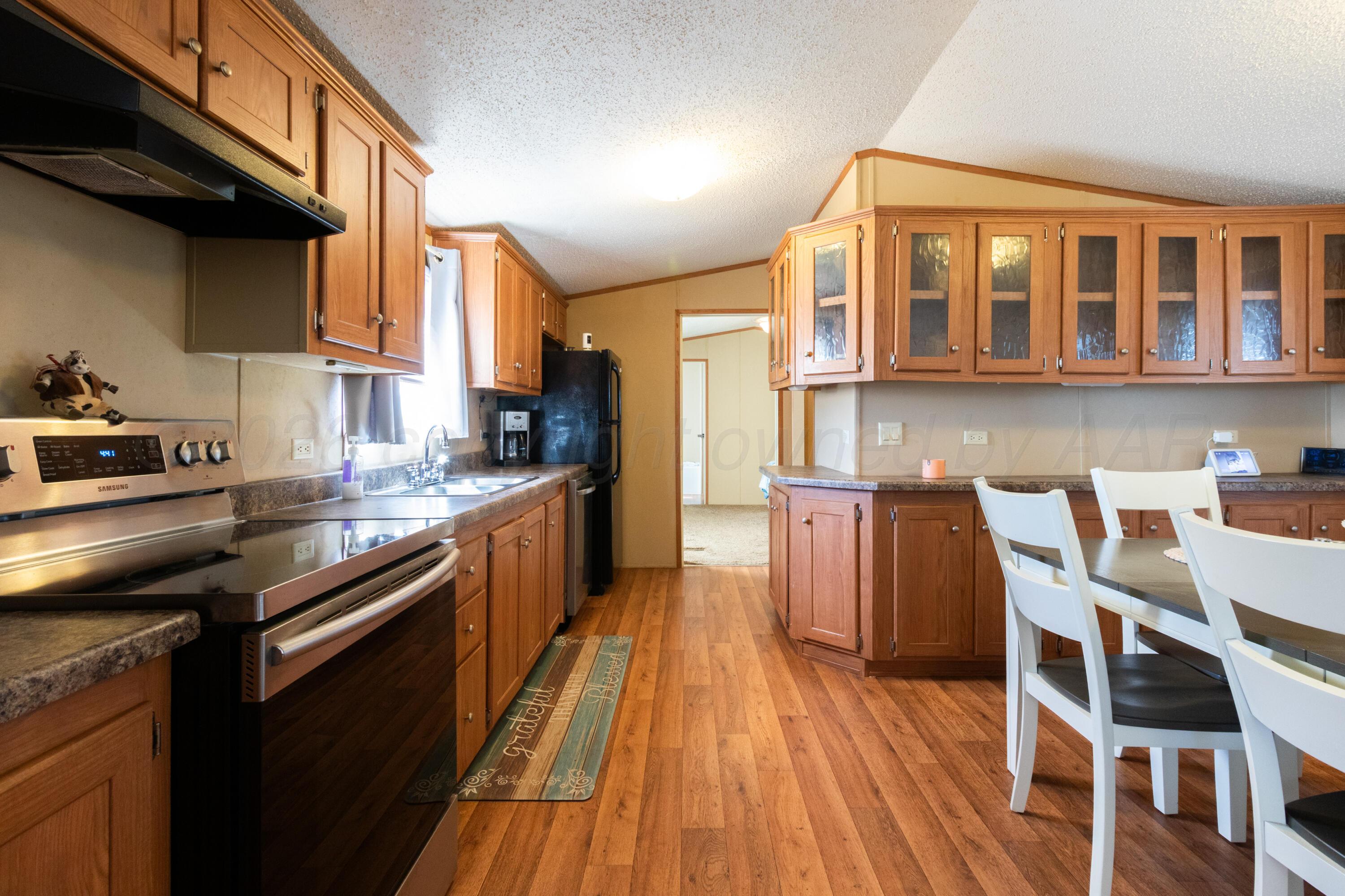 2420 E Willow Creek Drive Property Photo 10