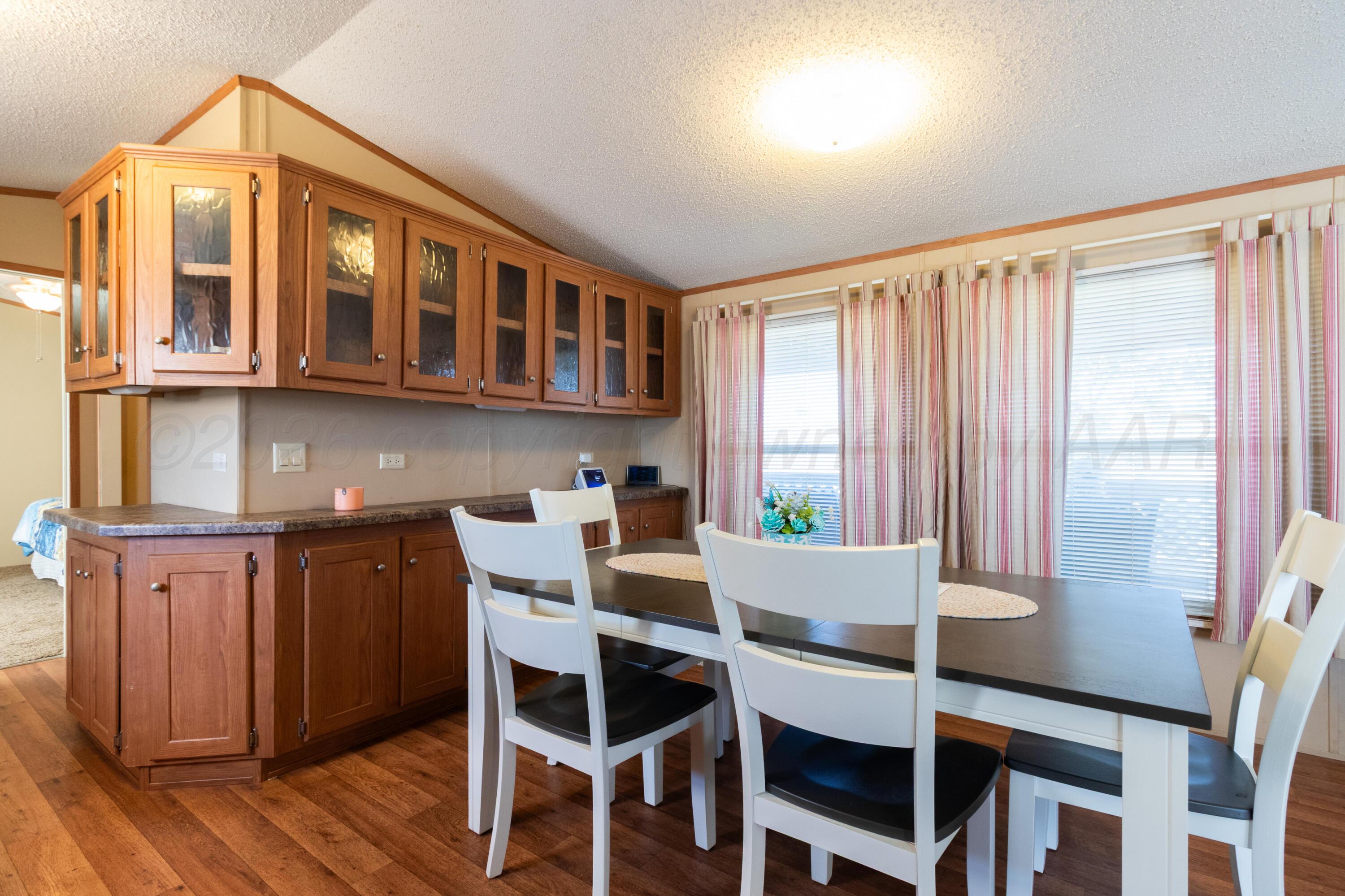 2420 E Willow Creek Drive Property Photo 12