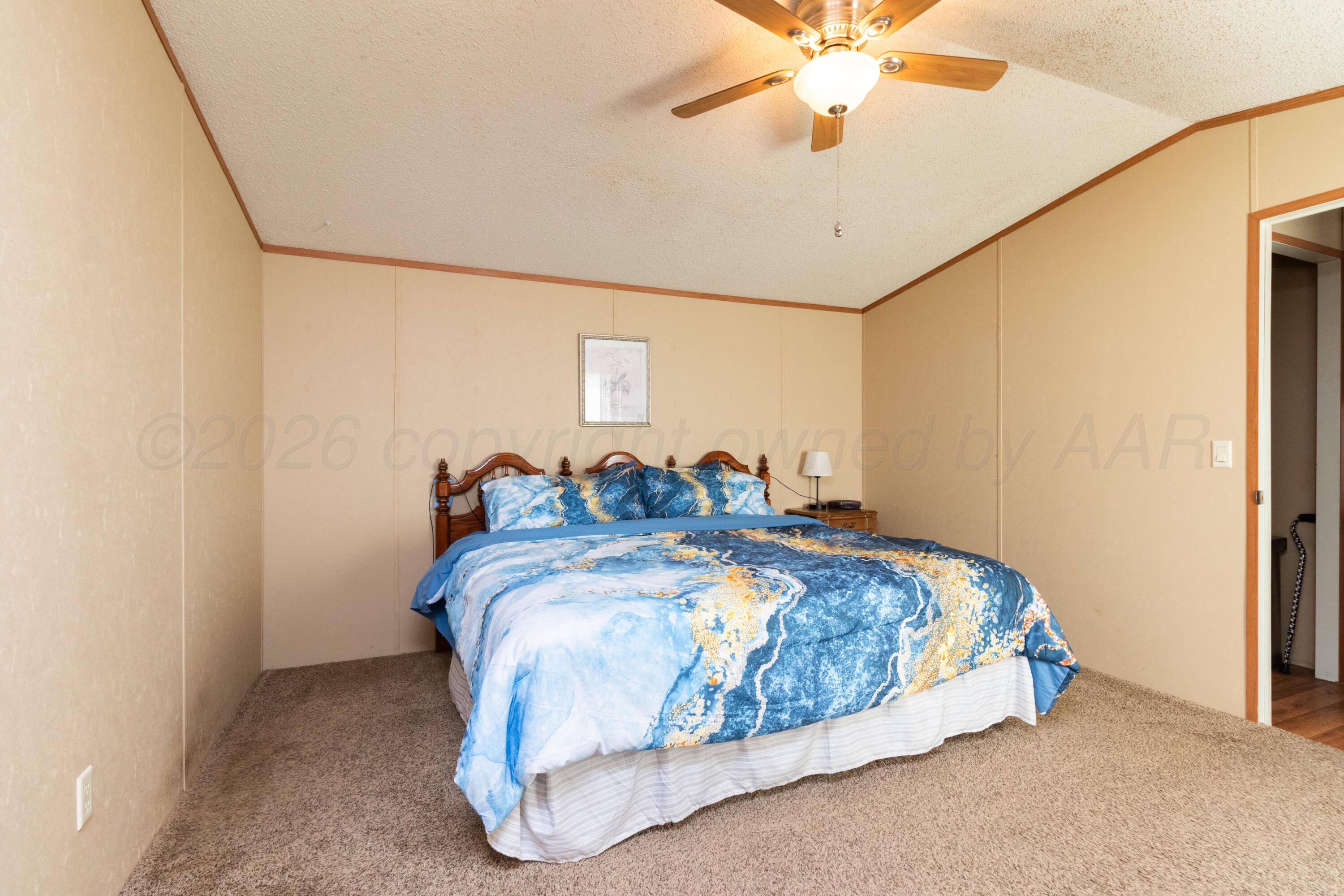 2420 E Willow Creek Drive Property Photo 14