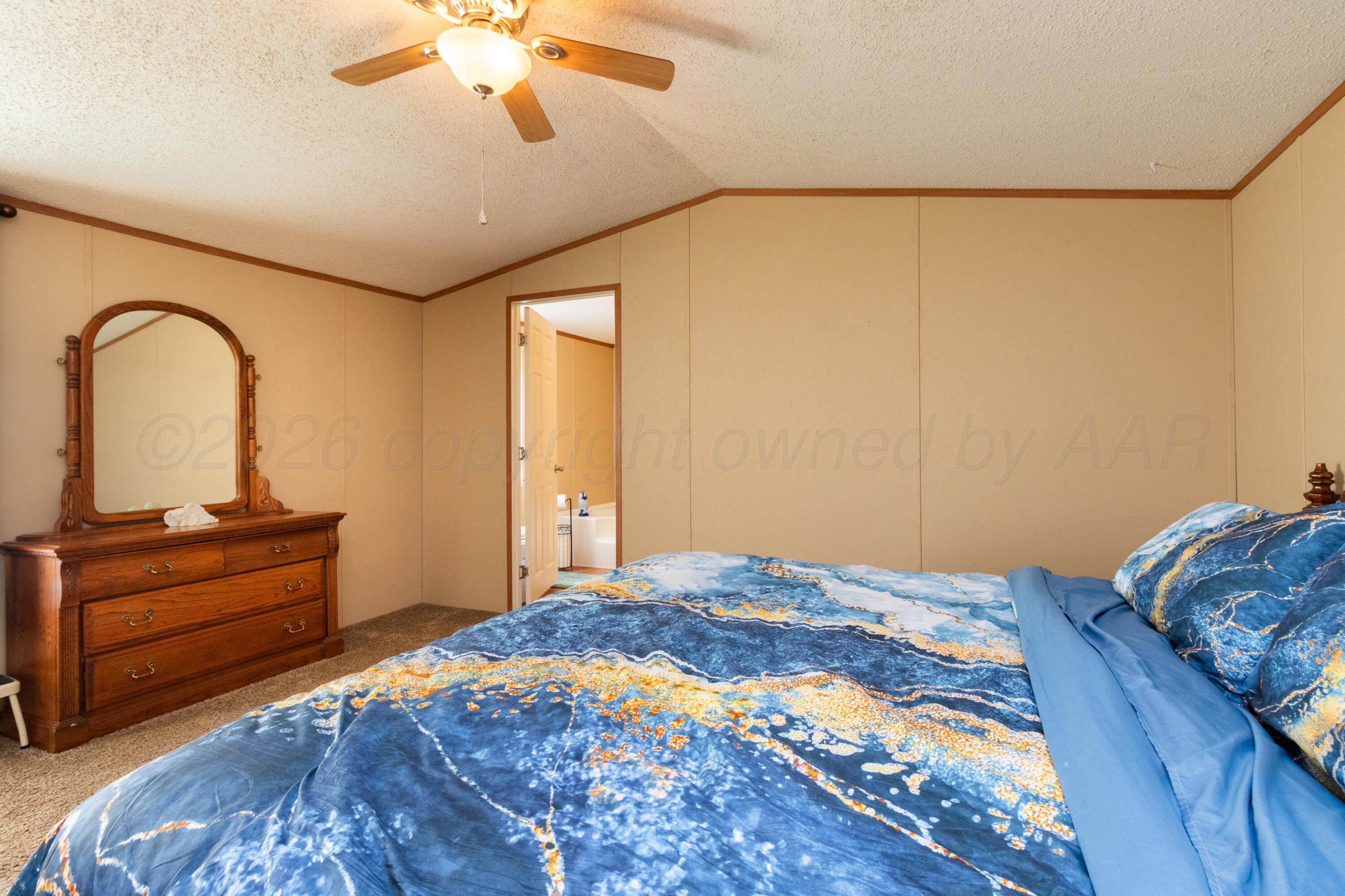 2420 E Willow Creek Drive Property Photo 15