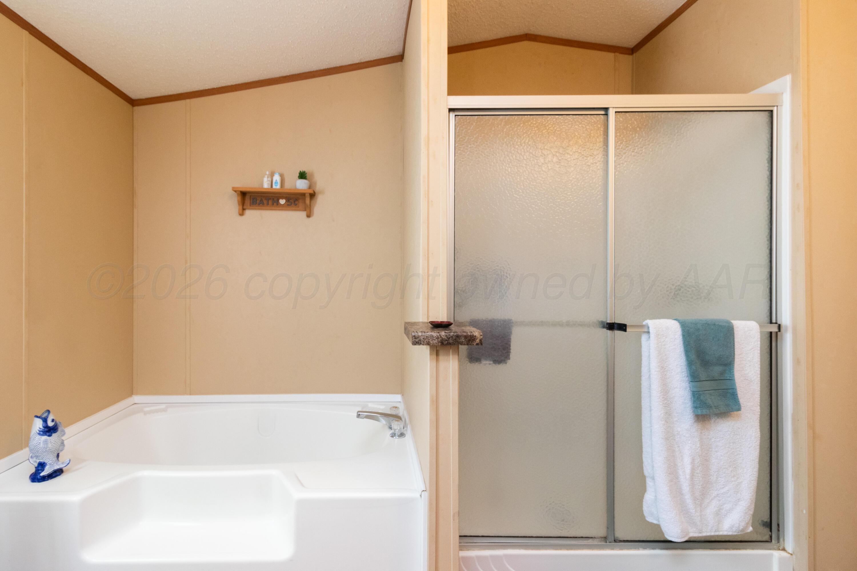 2420 E Willow Creek Drive Property Photo 17
