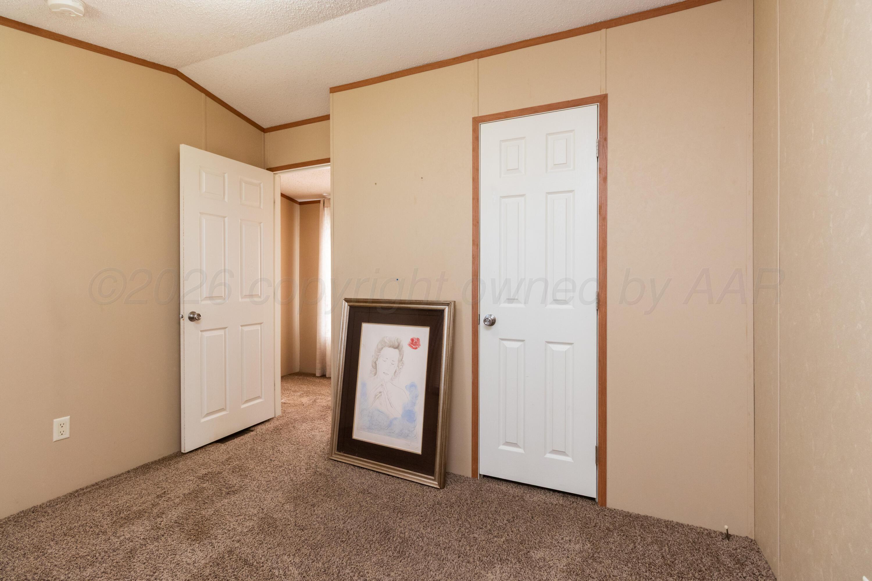 2420 E Willow Creek Drive Property Photo 18