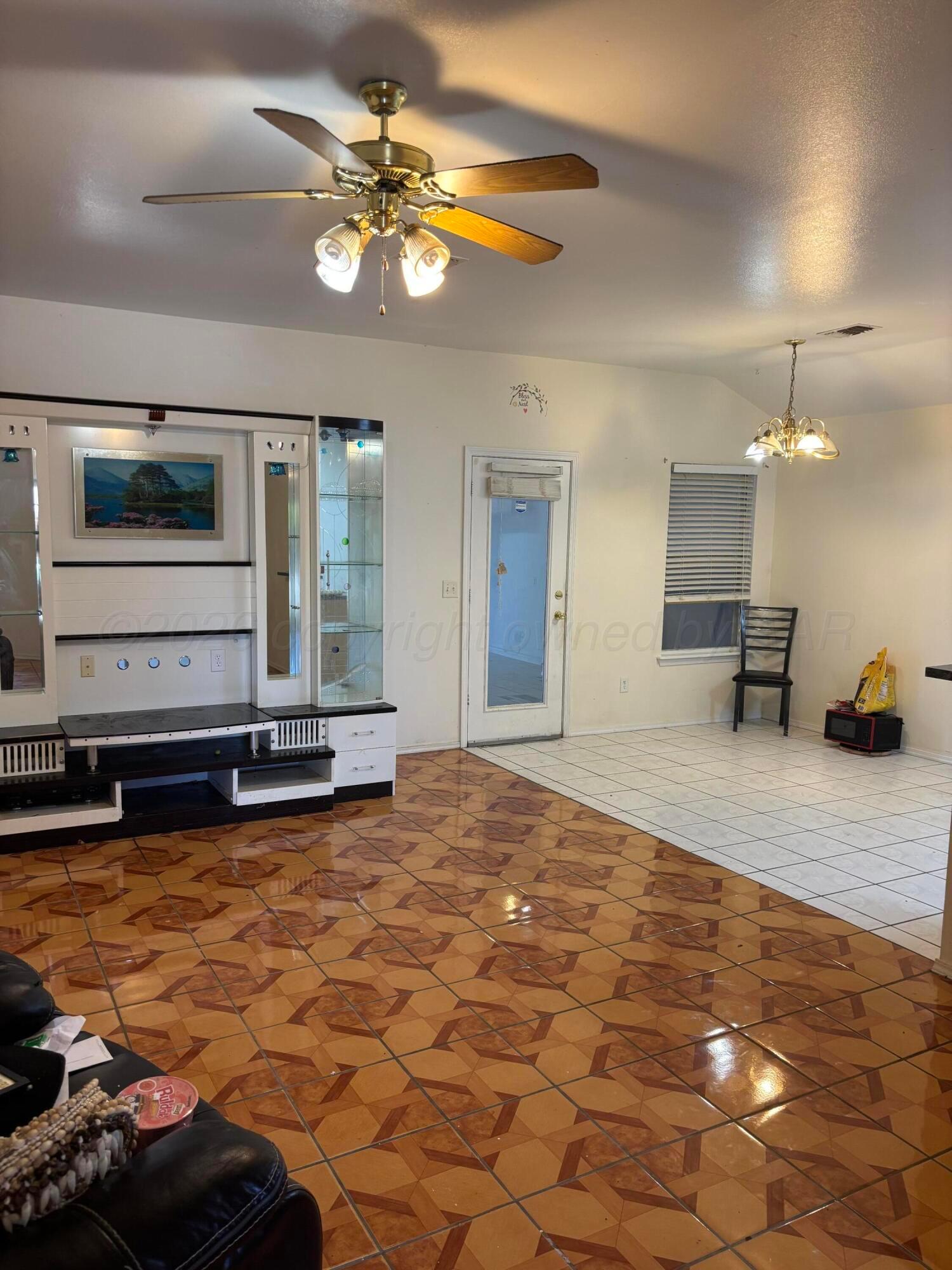 1319 N Cleveland Street Property Photo 2