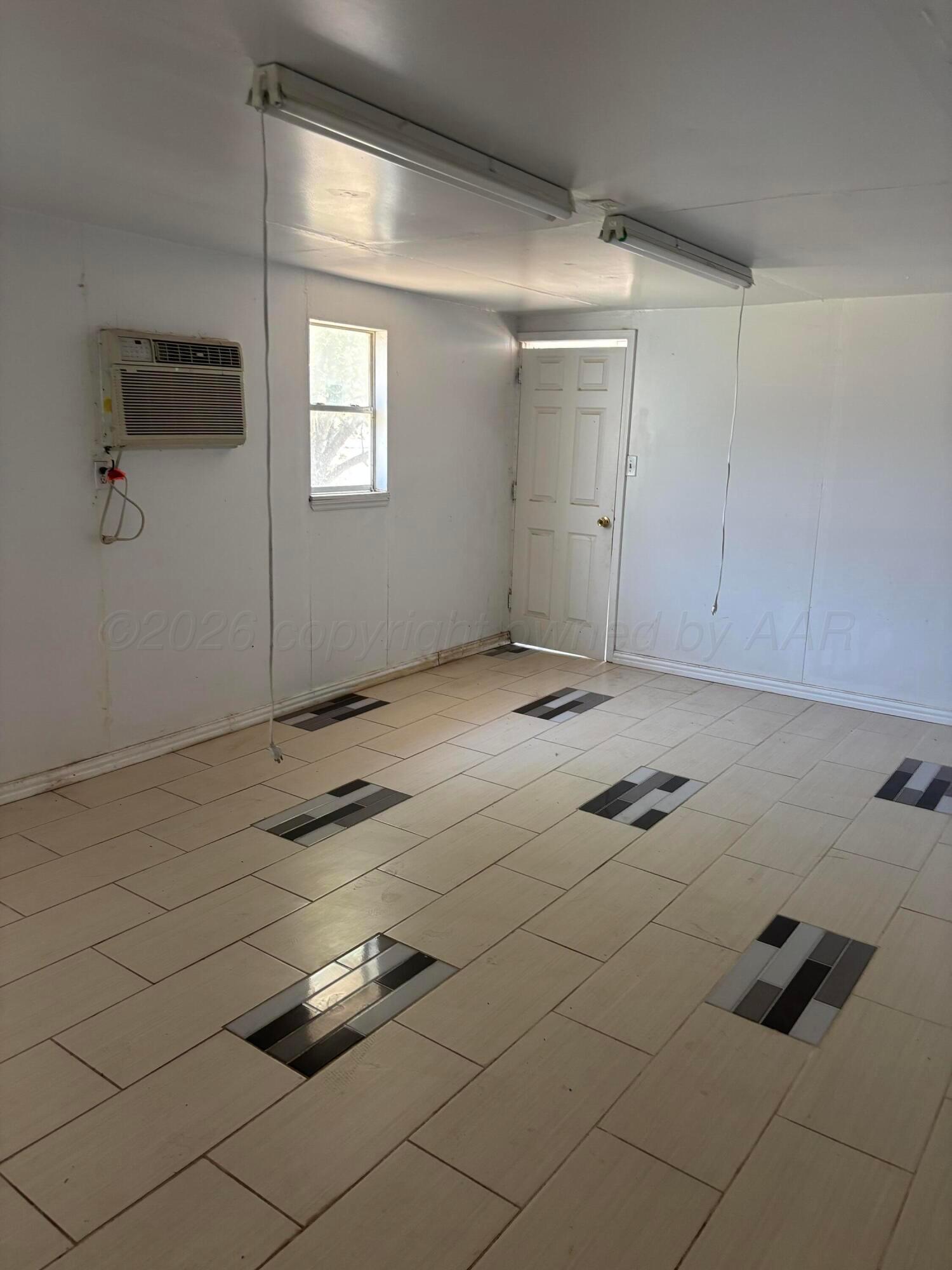 1319 N Cleveland Street Property Photo 3