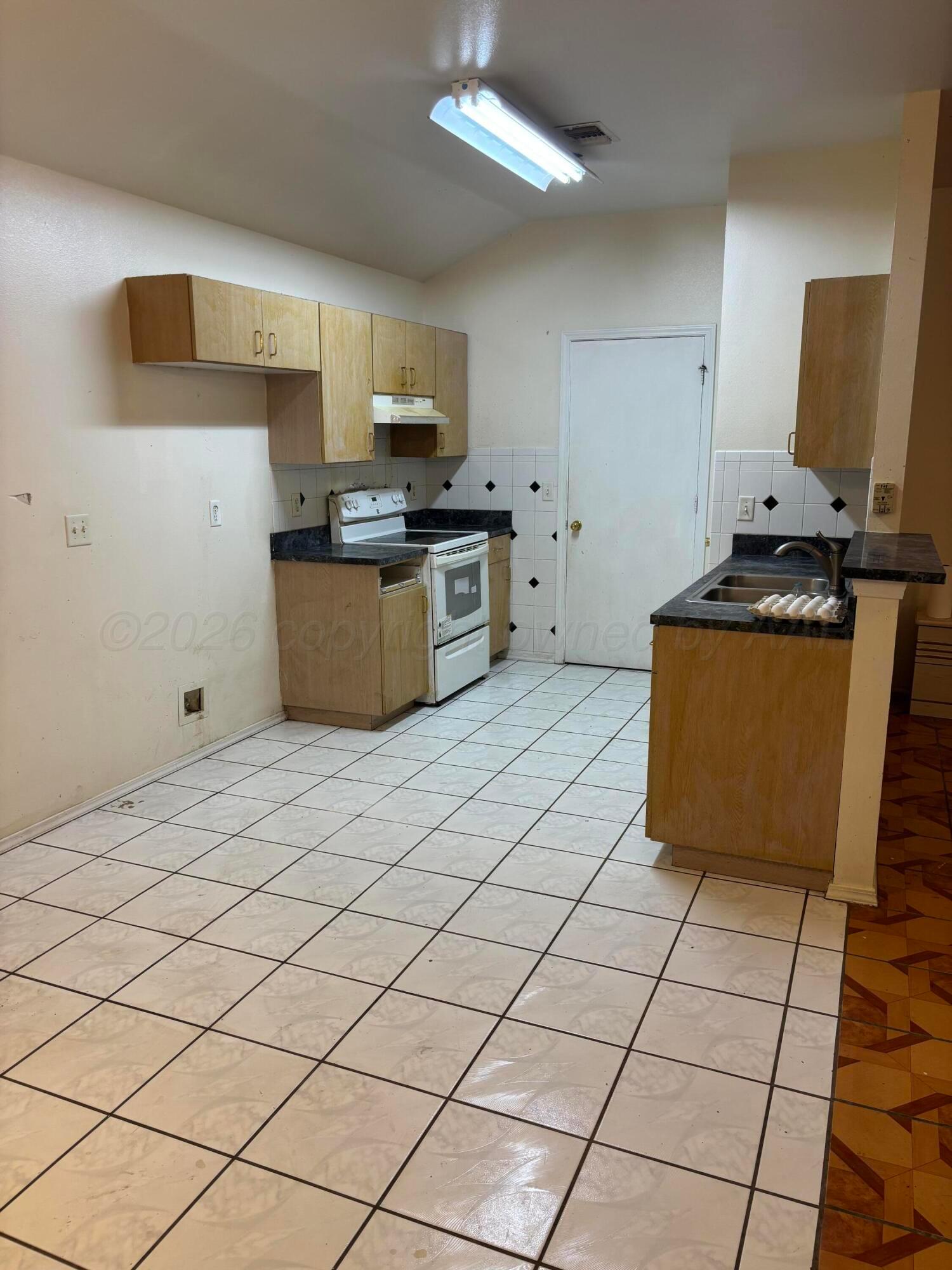 1319 N Cleveland Street Property Photo 4