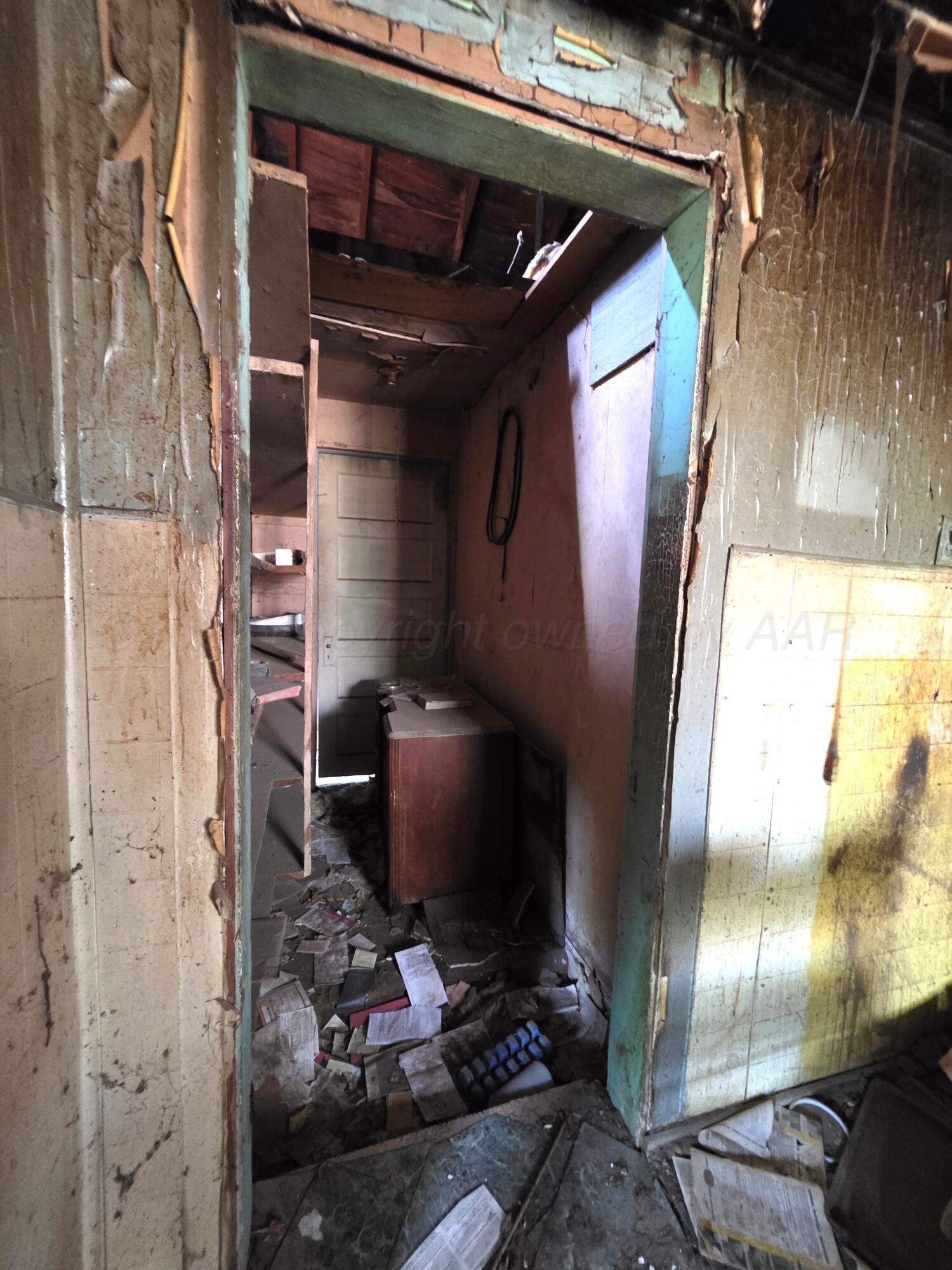 1030 S Clark Street Property Photo 7