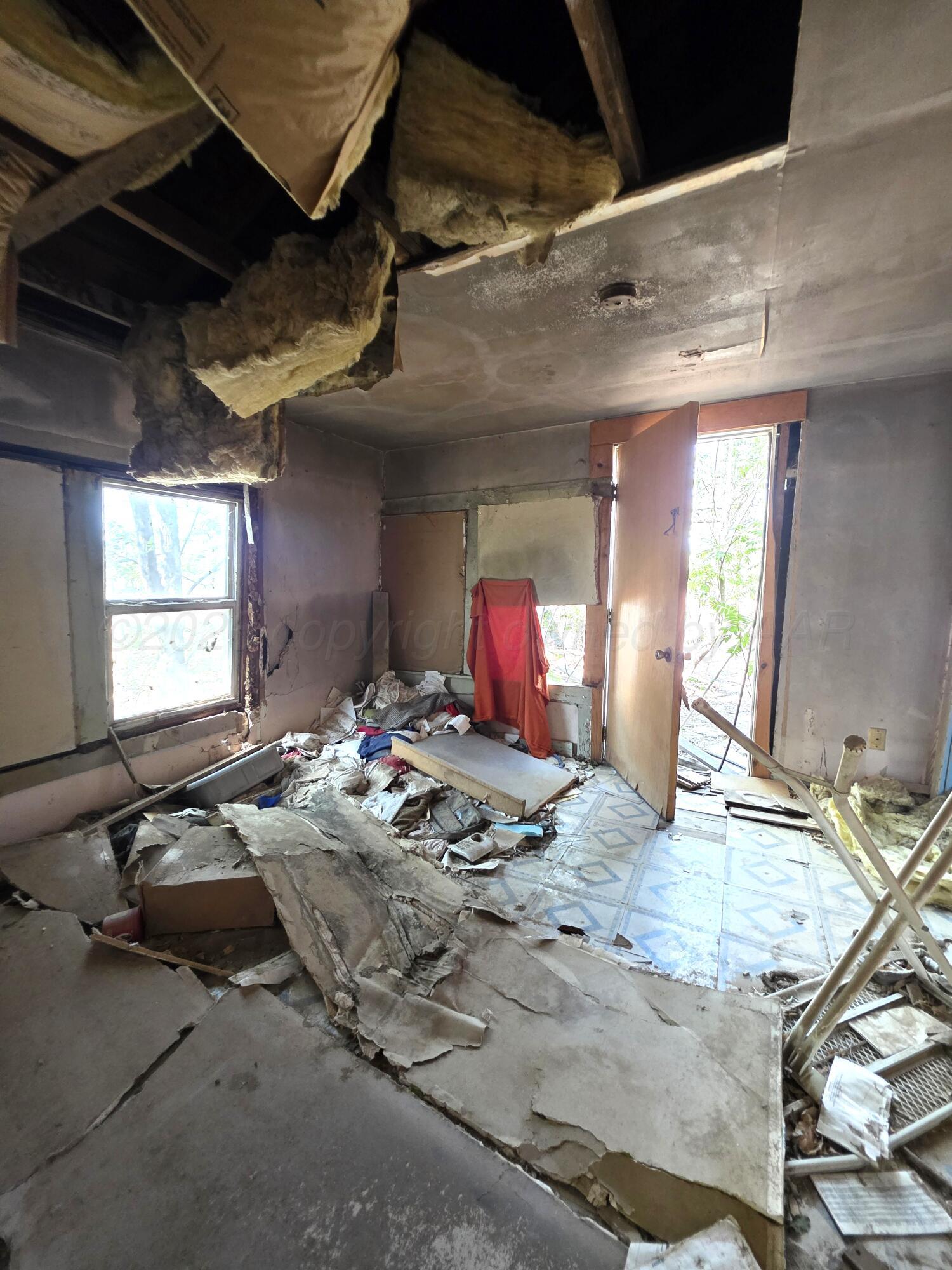 1030 S Clark Street Property Photo 8