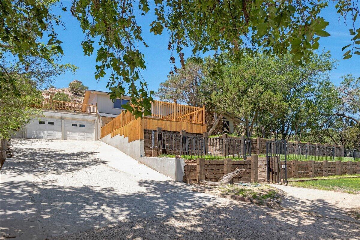 522 S Shore Drive Property Photo 4