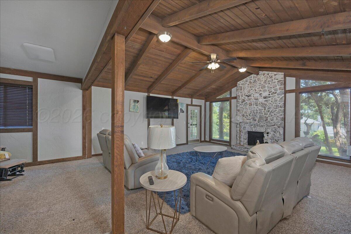 522 S Shore Drive Property Photo 8