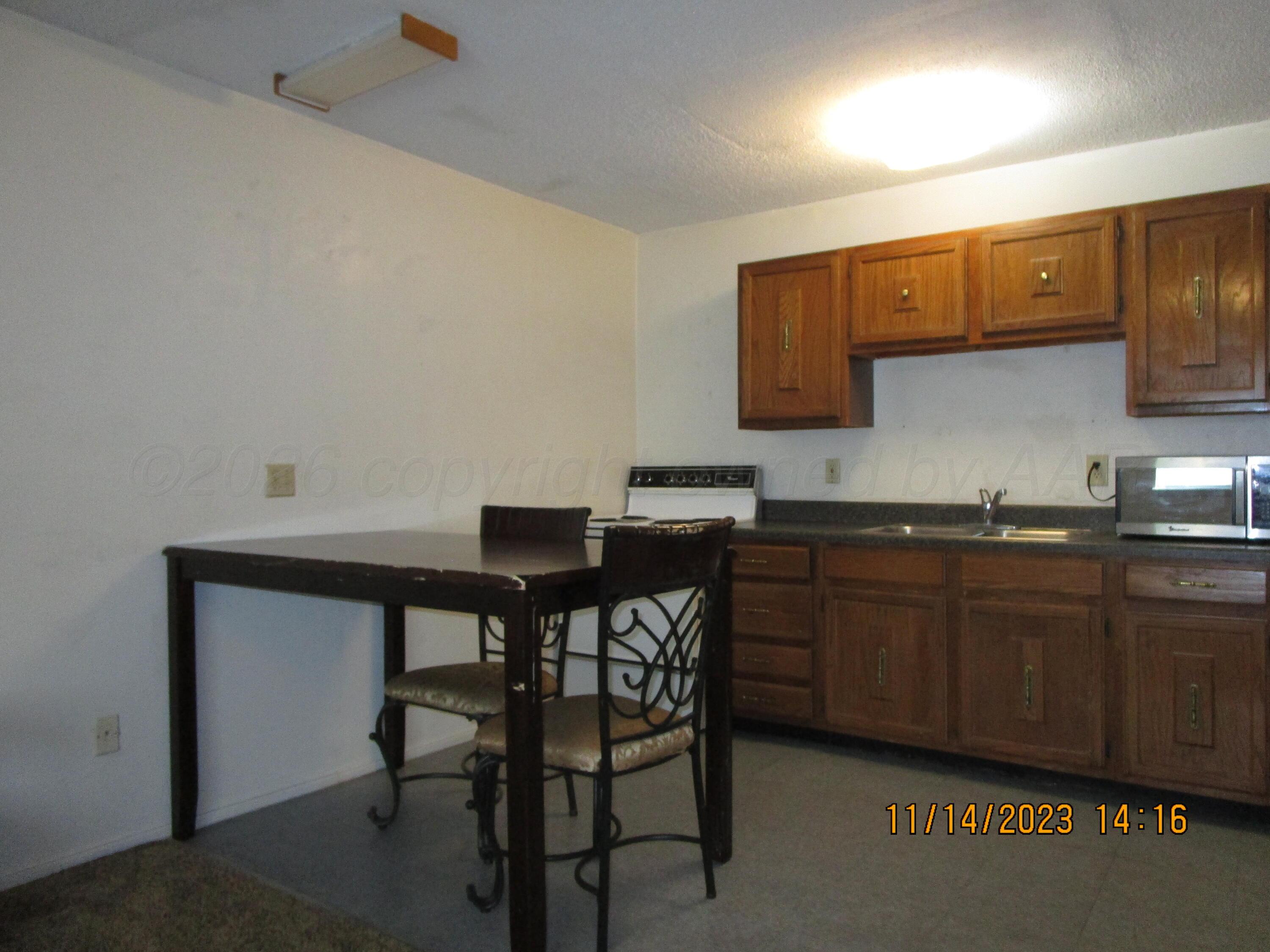 710 Deahl Street Property Photo 3
