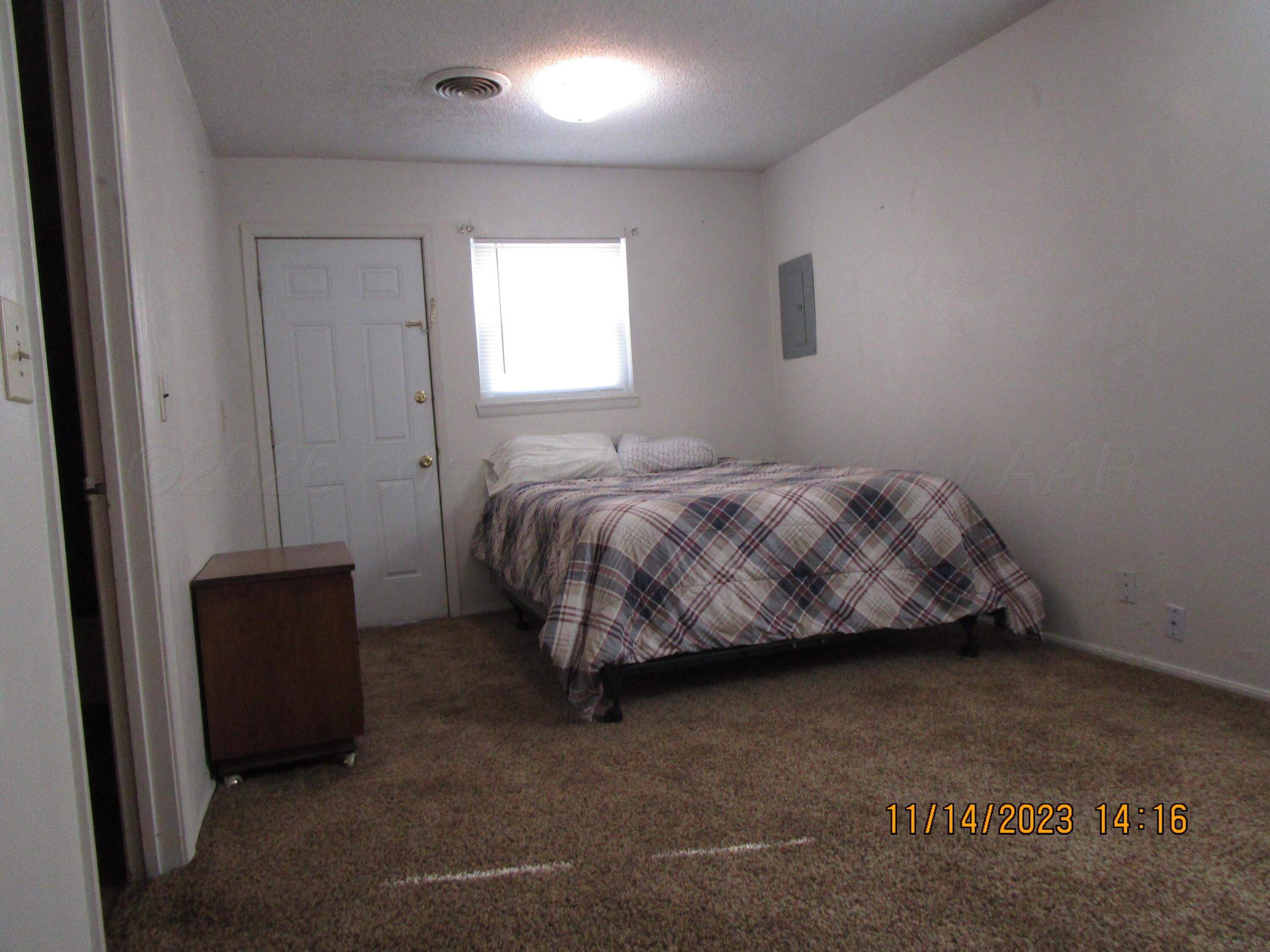 710 Deahl Street Property Photo 4