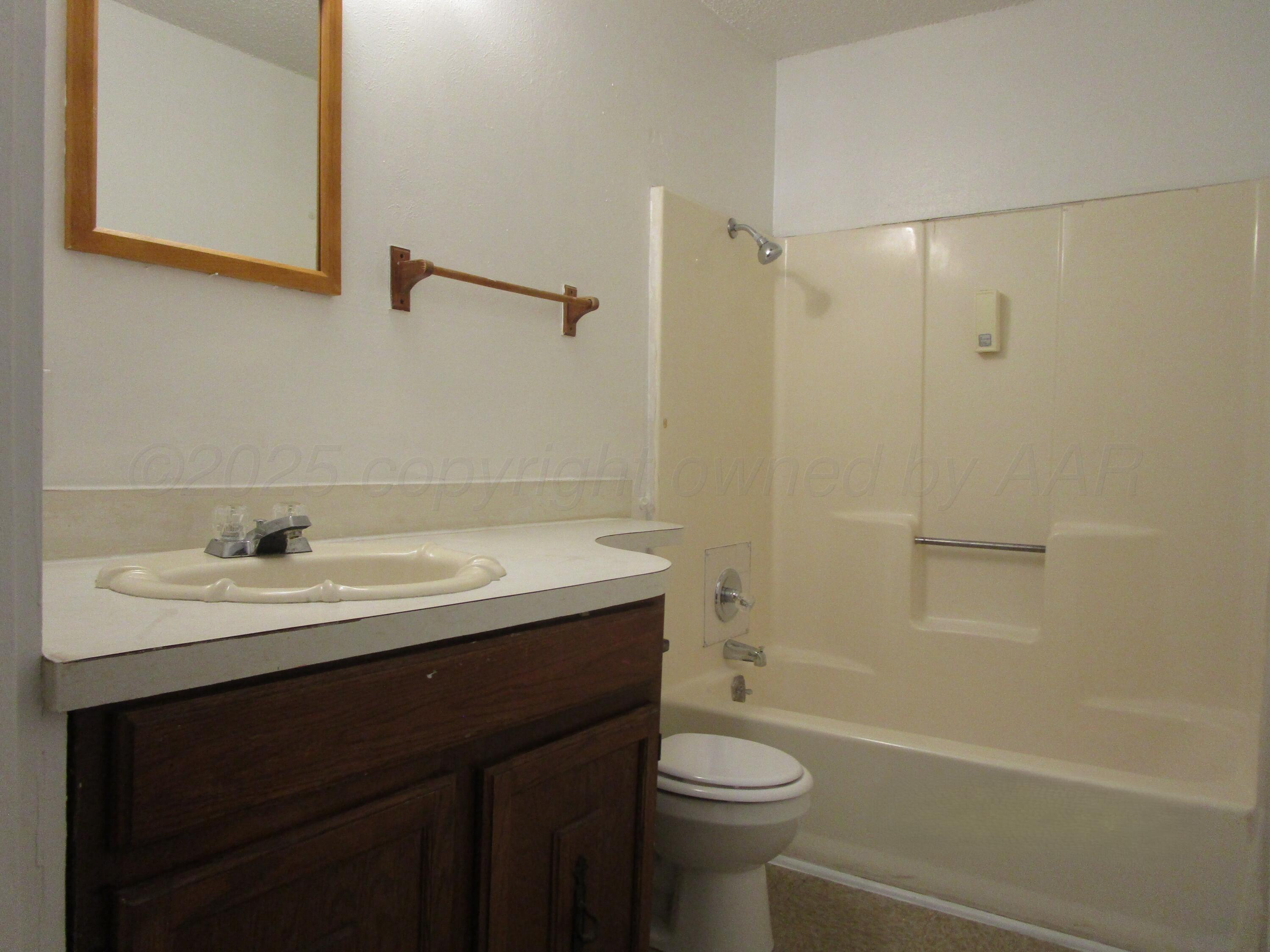 710 Deahl Street Property Photo 5