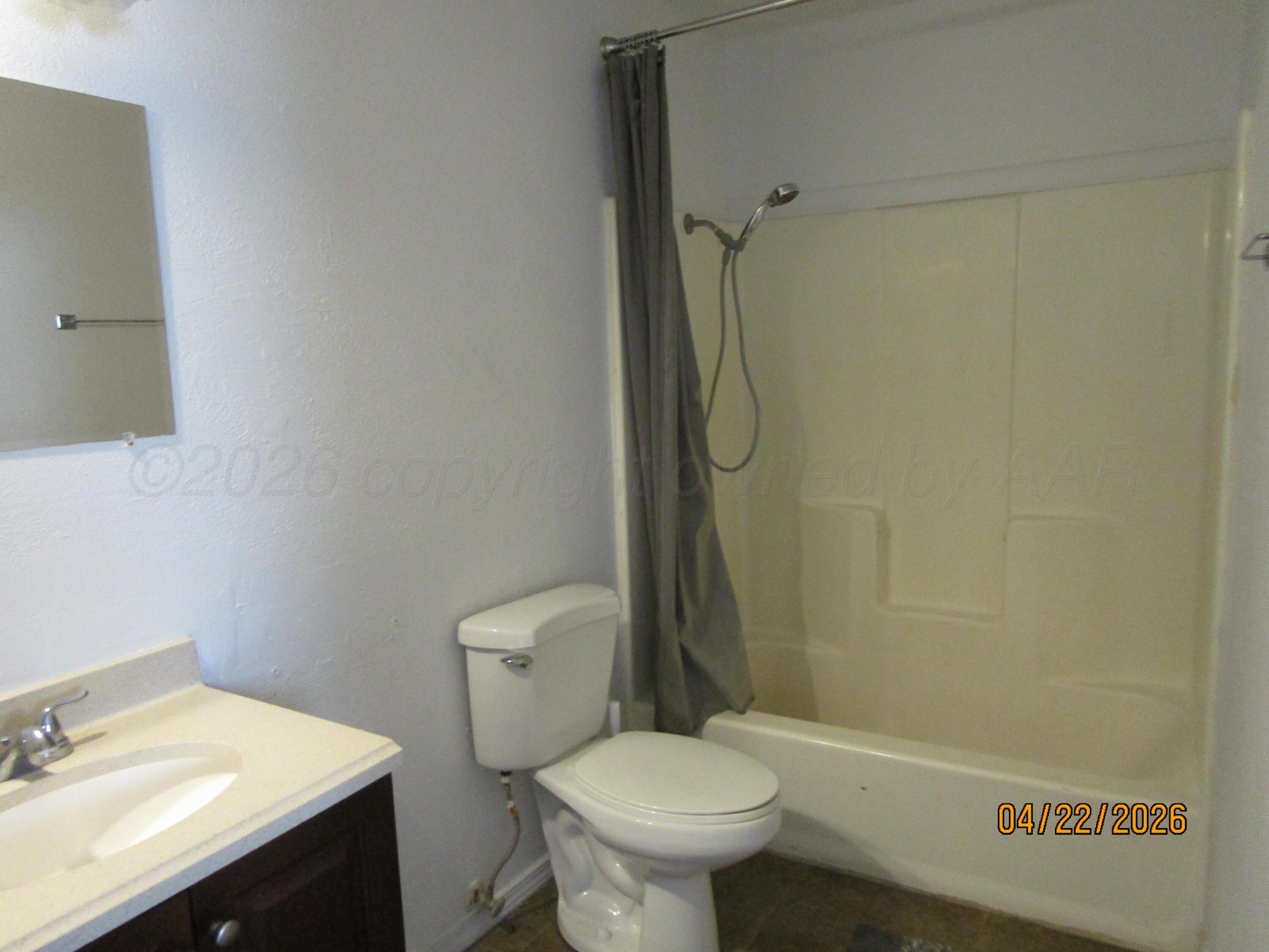 714 Deahl Street Property Photo 5