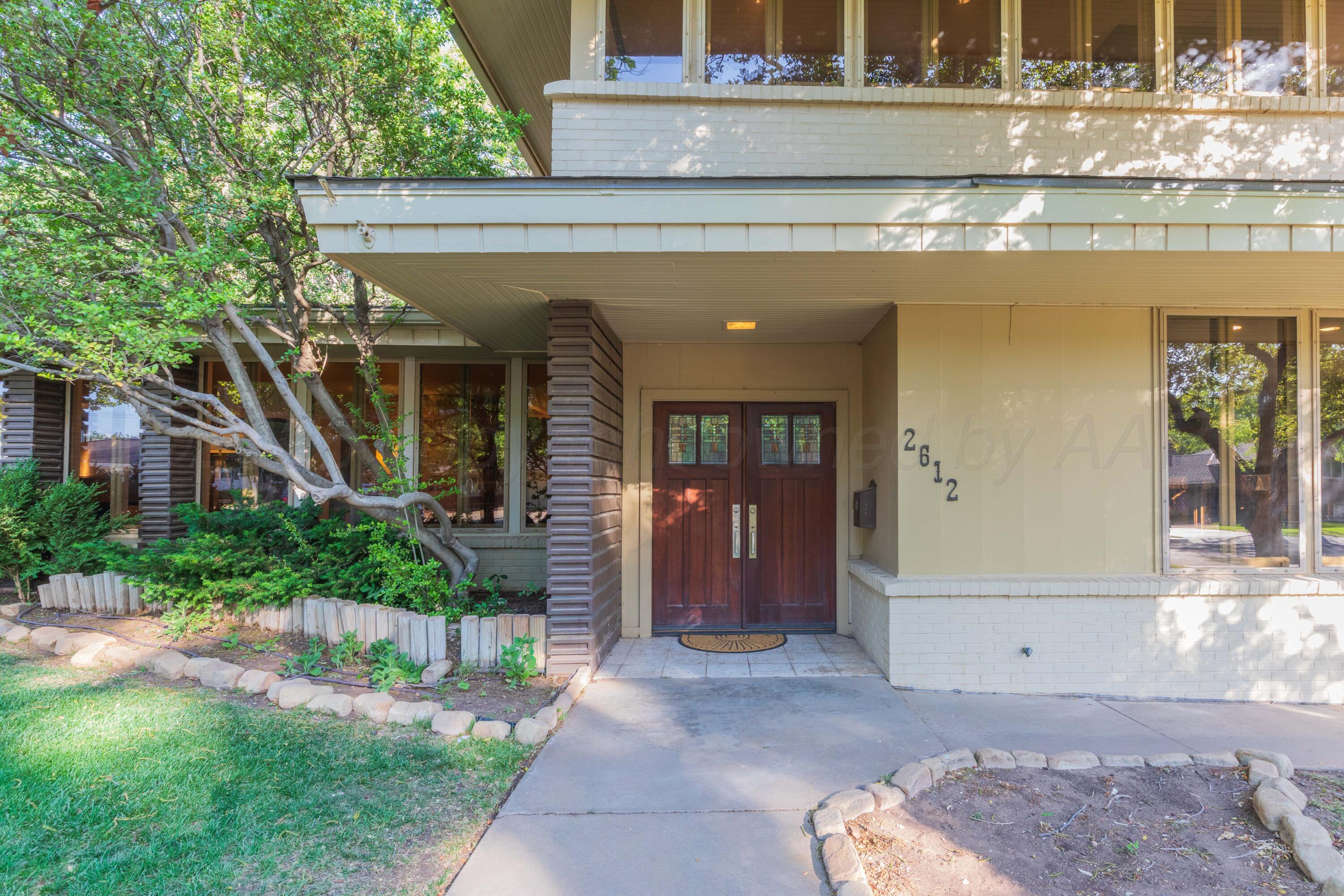 2612 Henning Street Property Photo 4