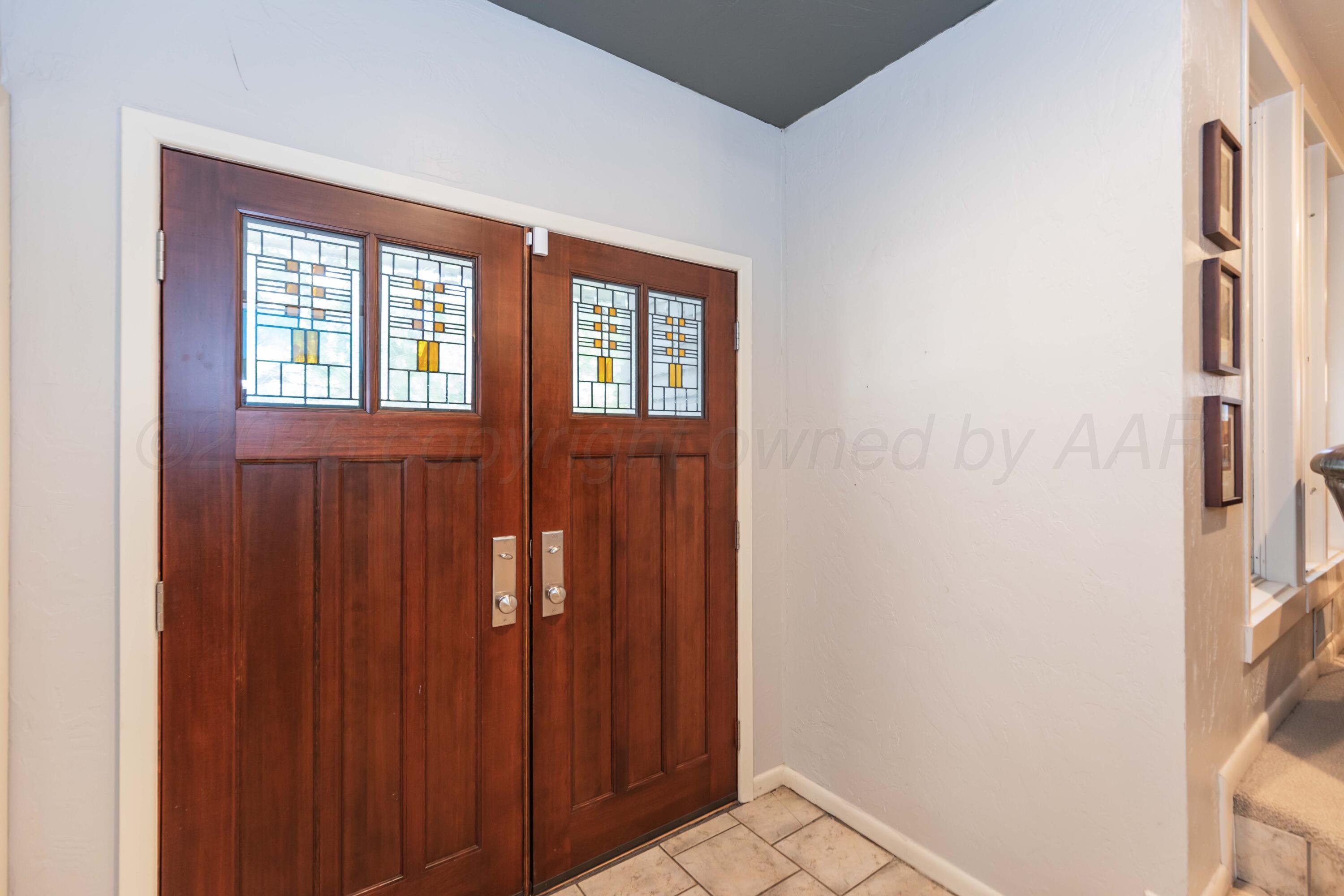 2612 Henning Street Property Photo 5