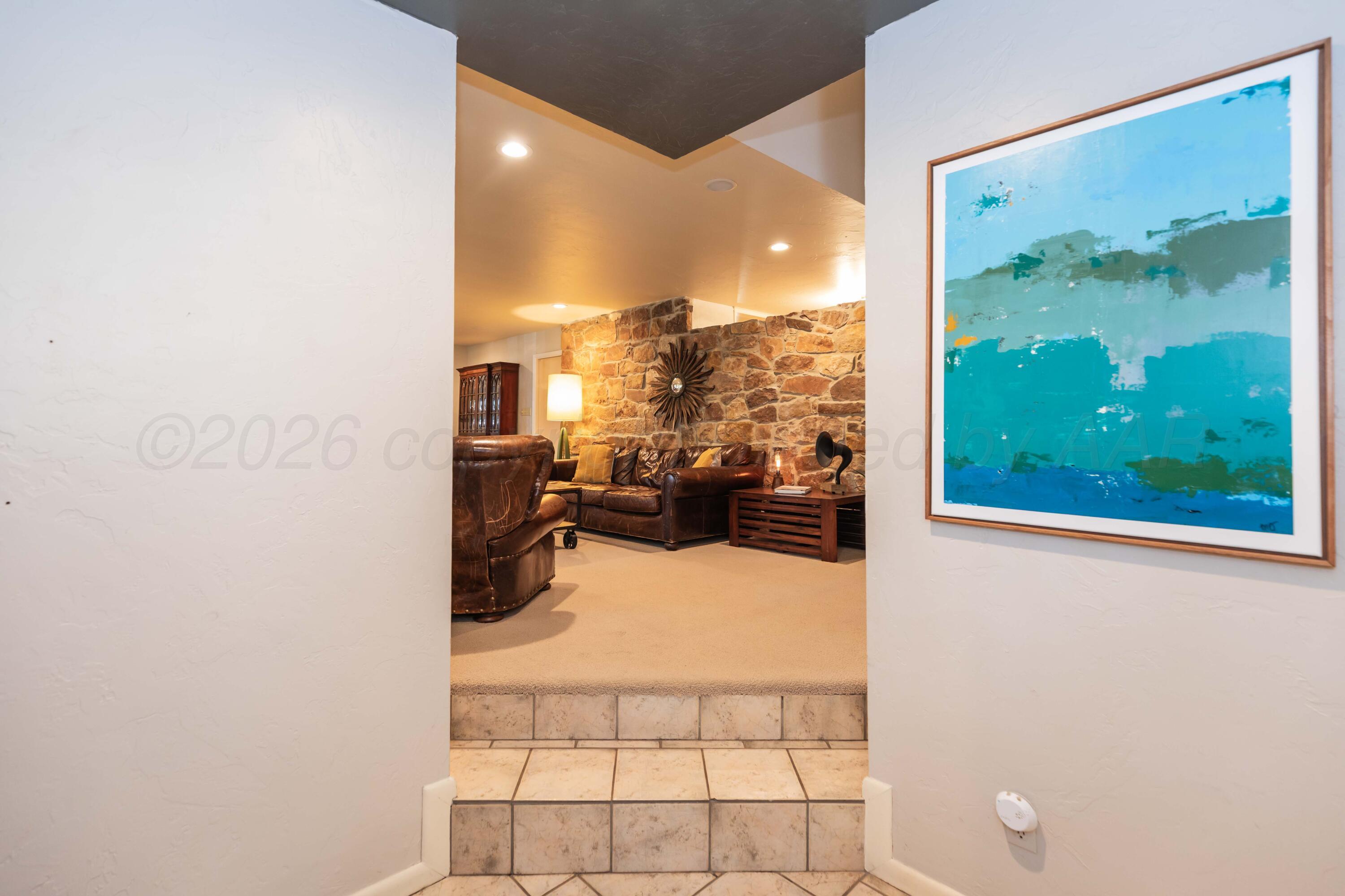2612 Henning Street Property Photo 6