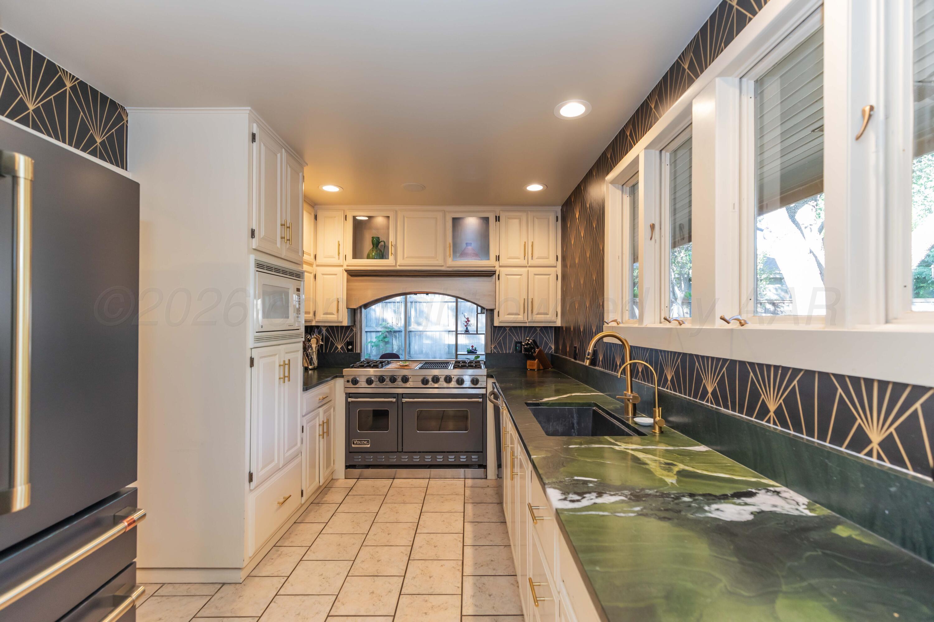 2612 Henning Street Property Photo 12