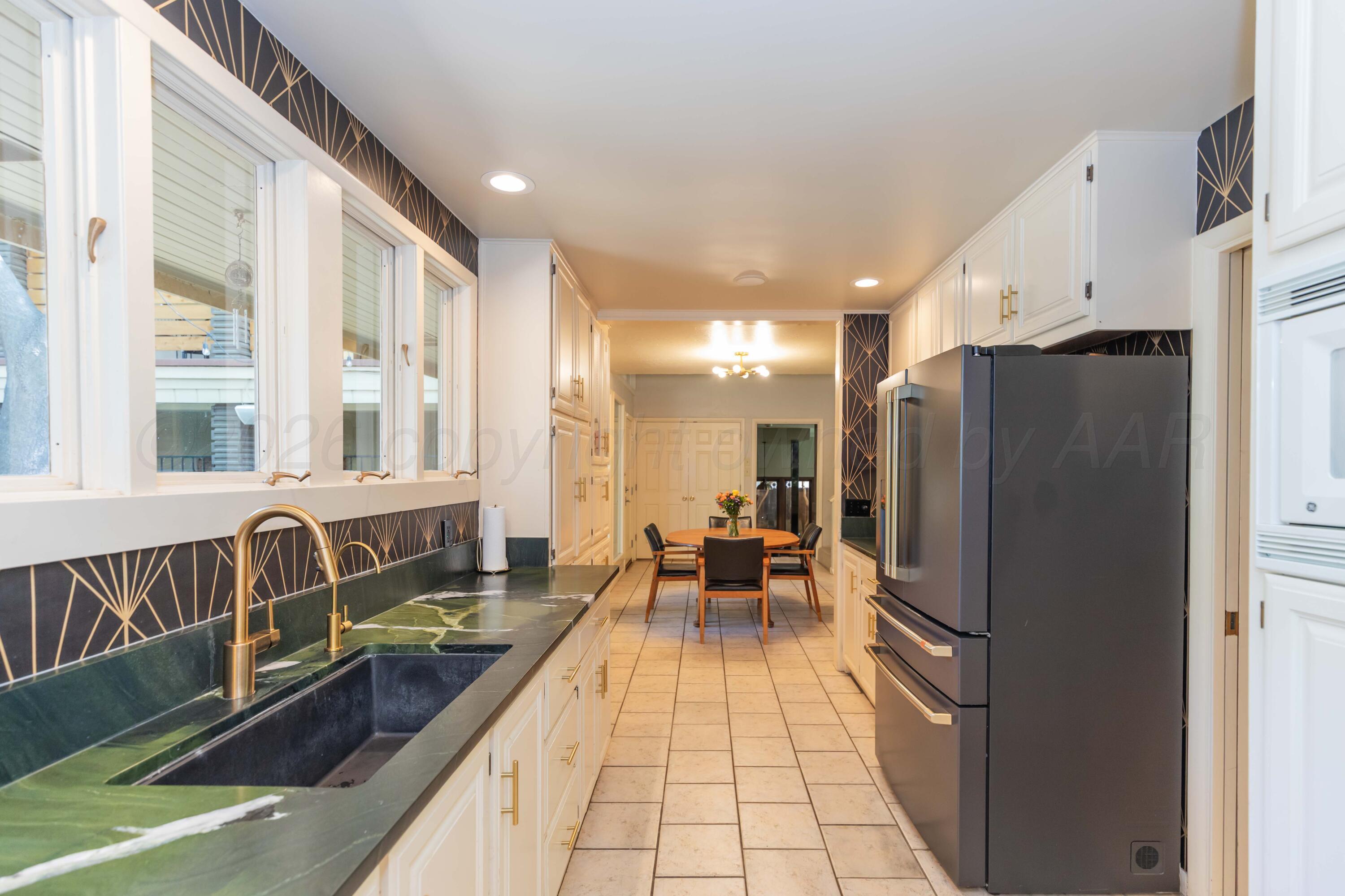 2612 Henning Street Property Photo 14