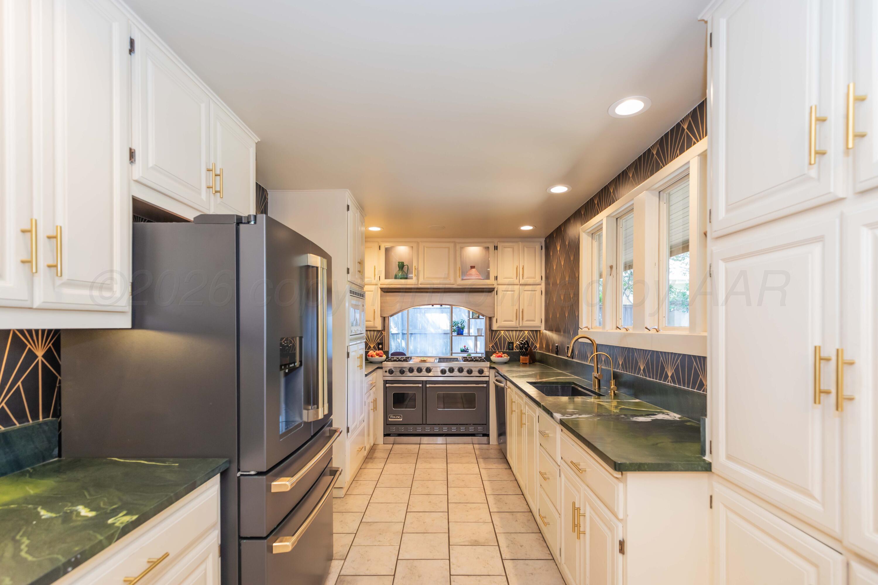 2612 Henning Street Property Photo 15