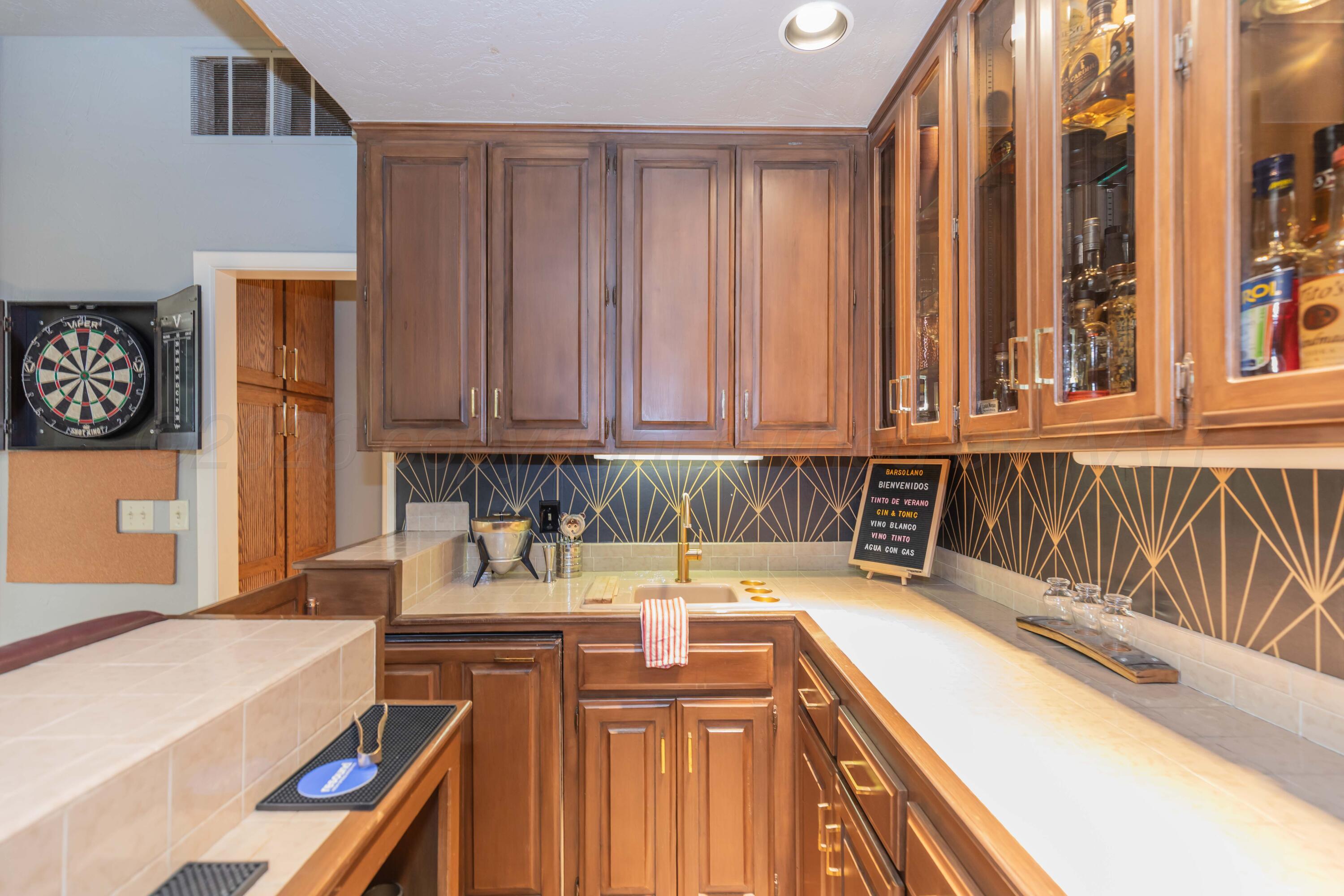 2612 Henning Street Property Photo 28