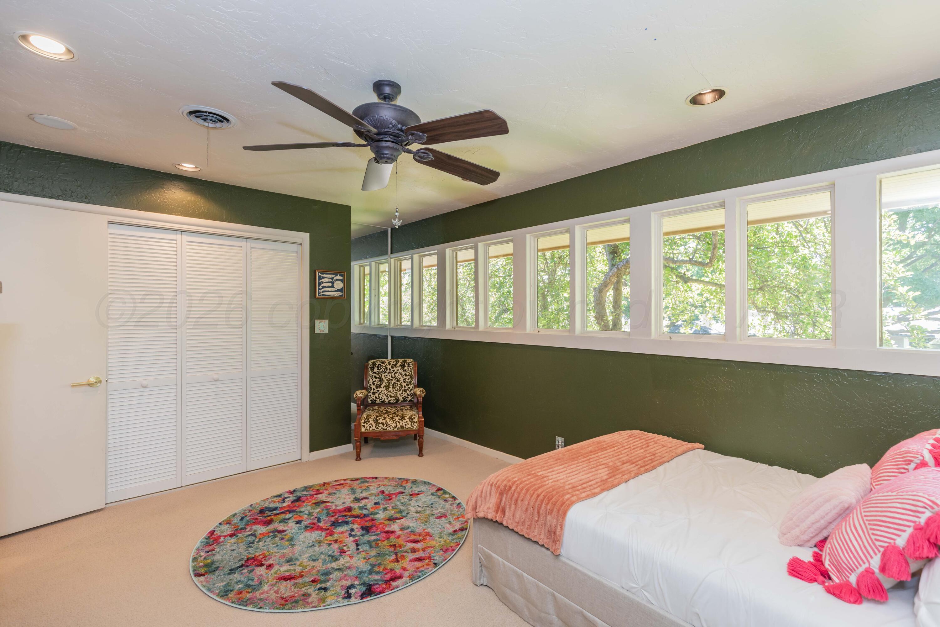2612 Henning Street Property Photo 38