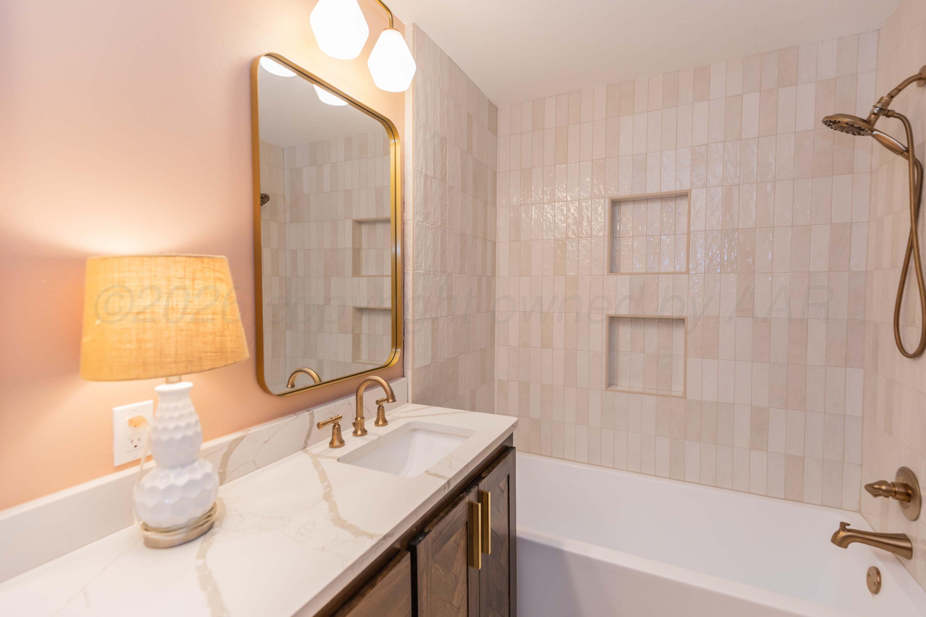 2612 Henning Street Property Photo 40