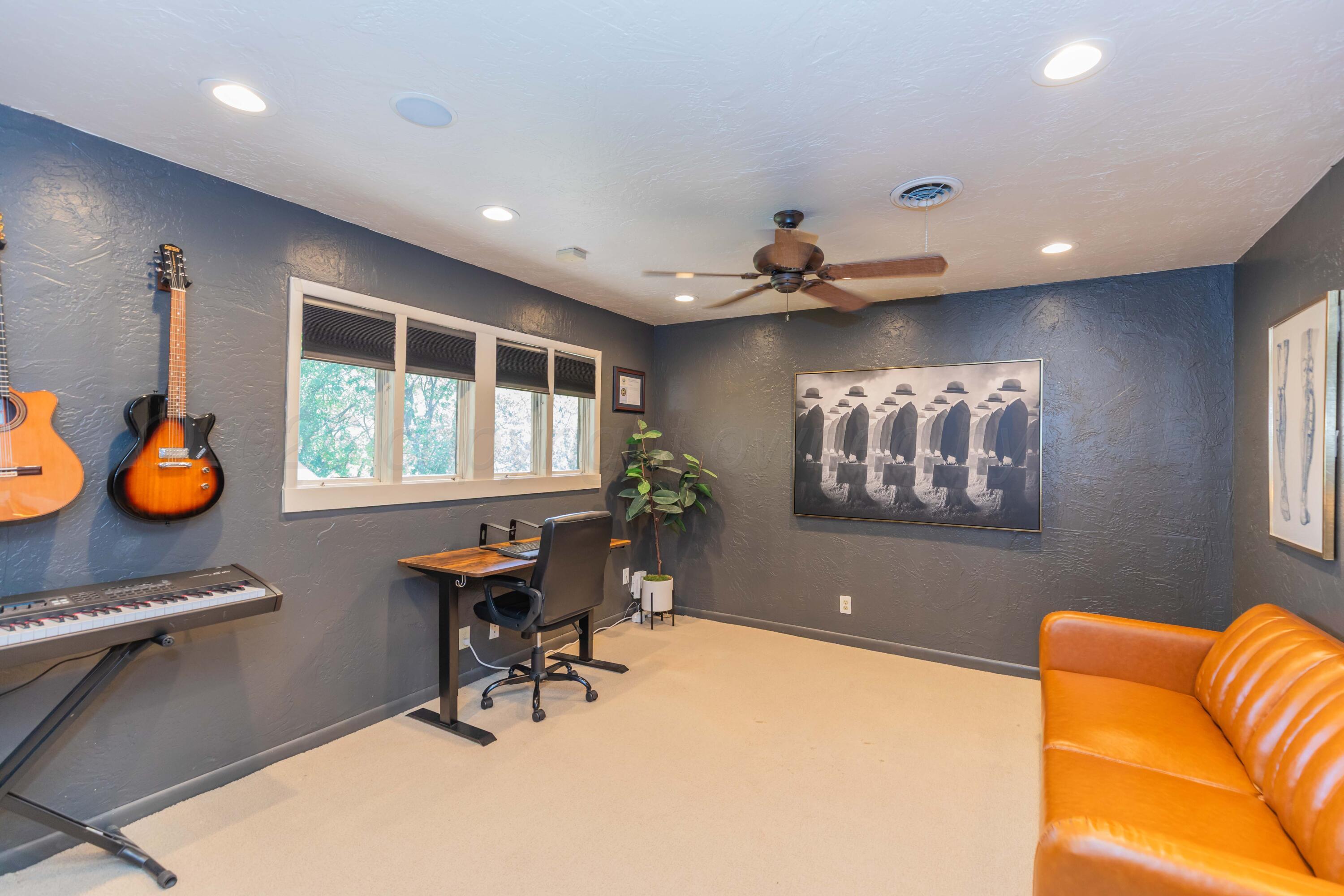 2612 Henning Street Property Photo 45