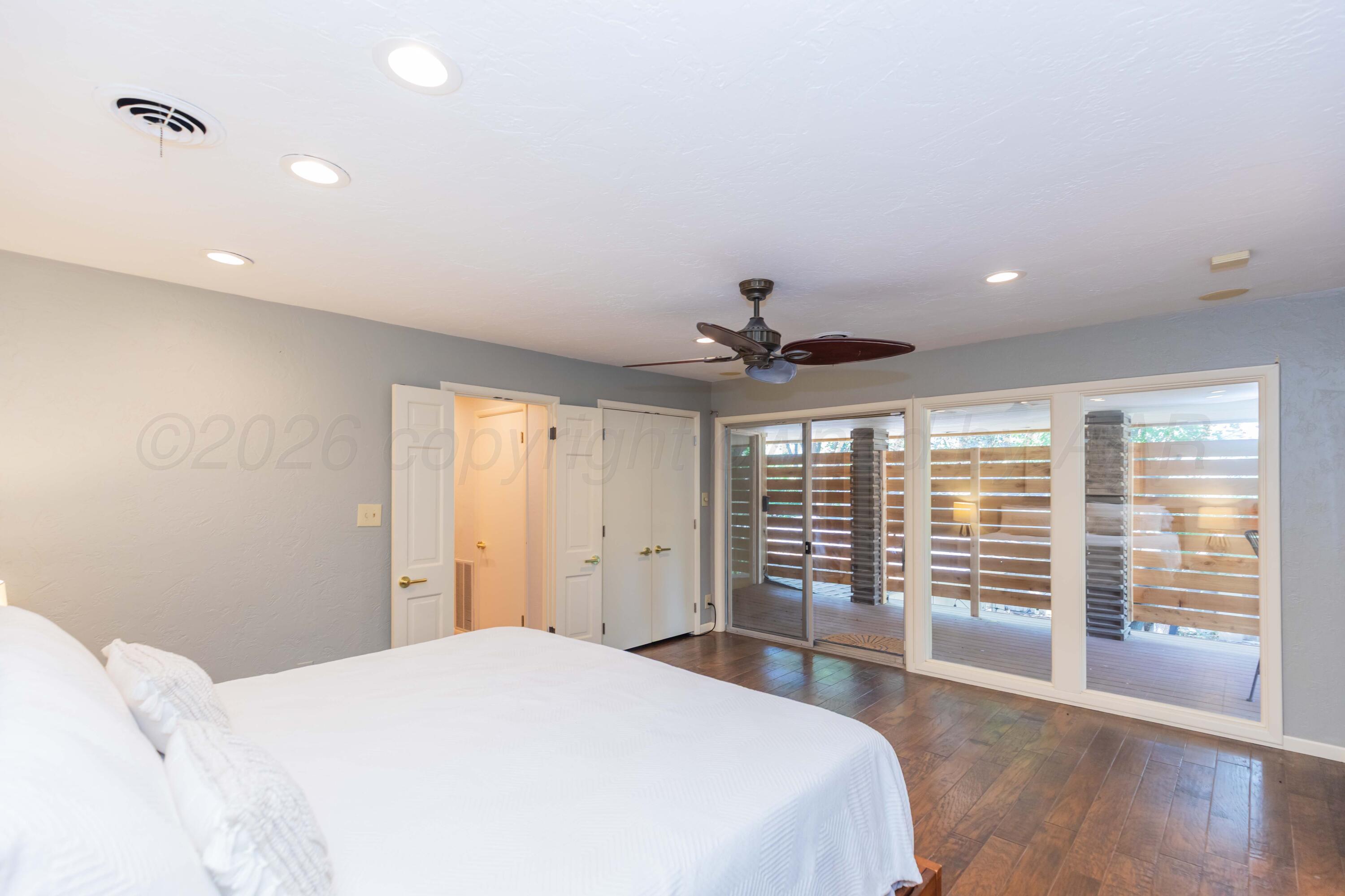 2612 Henning Street Property Photo 52