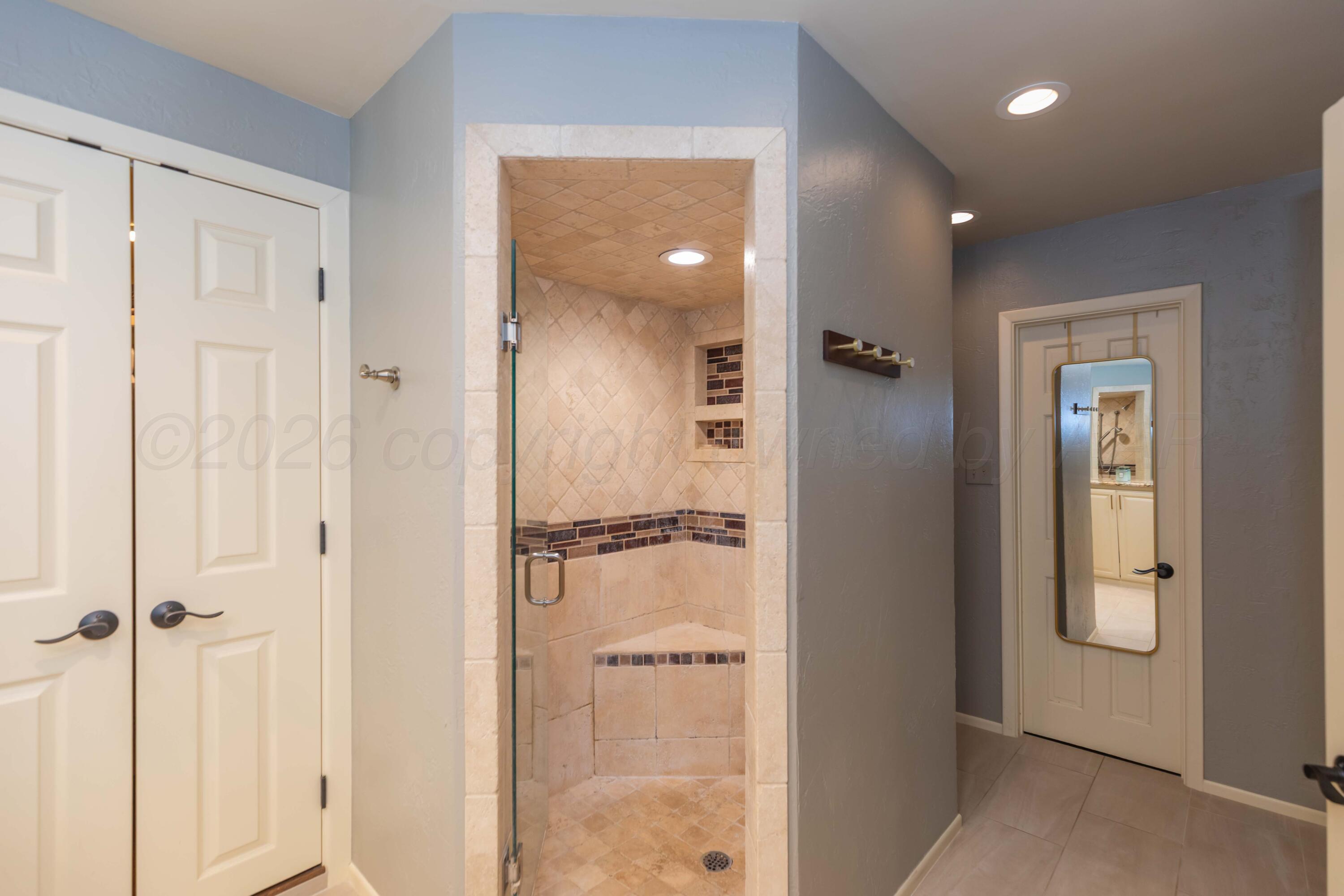 2612 Henning Street Property Photo 56