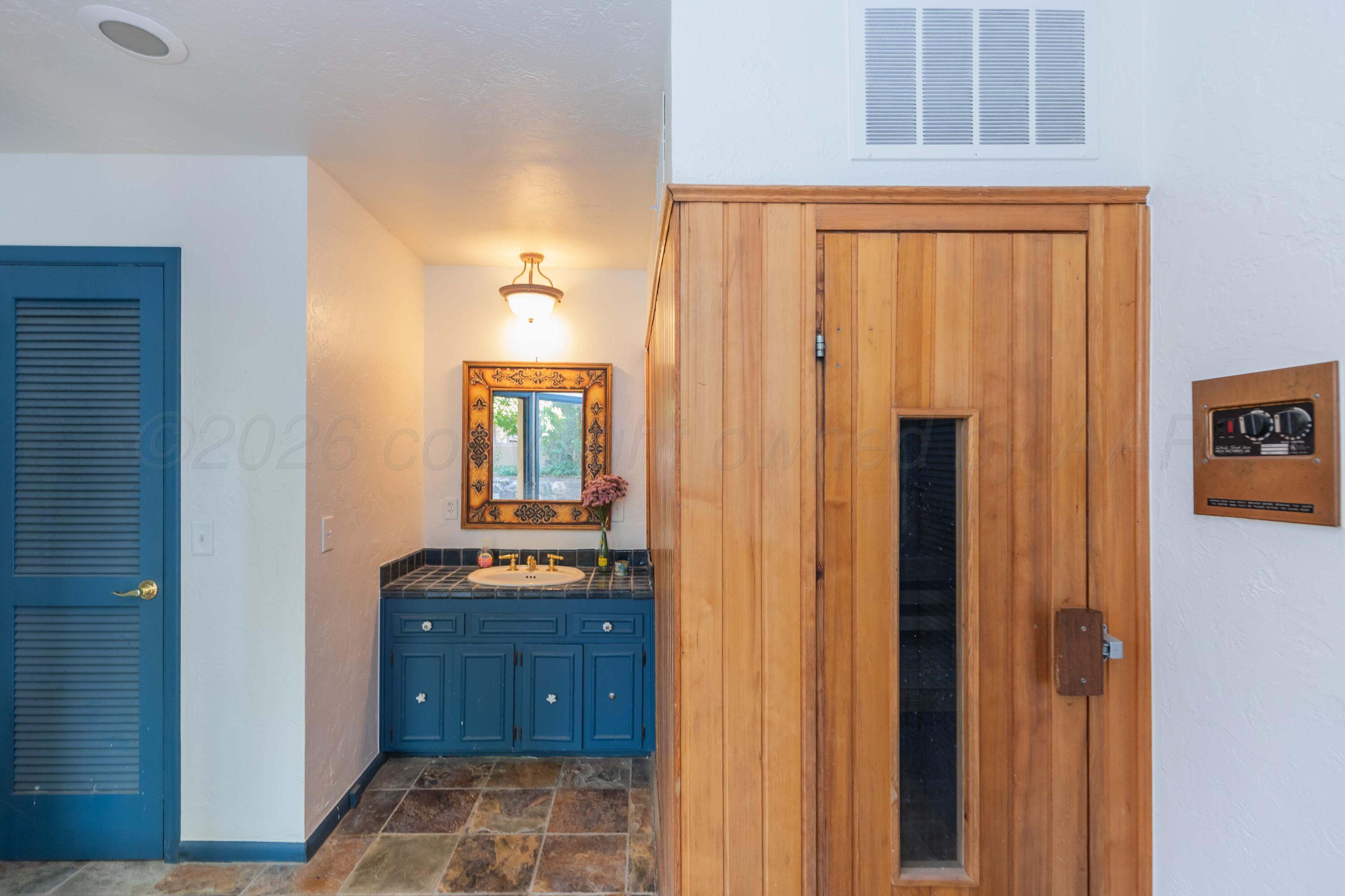2612 Henning Street Property Photo 78