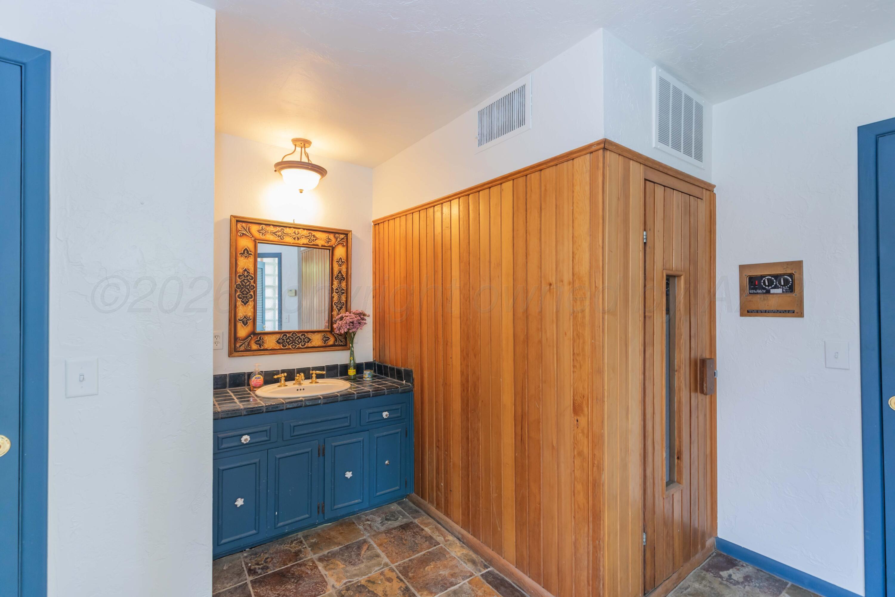 2612 Henning Street Property Photo 79