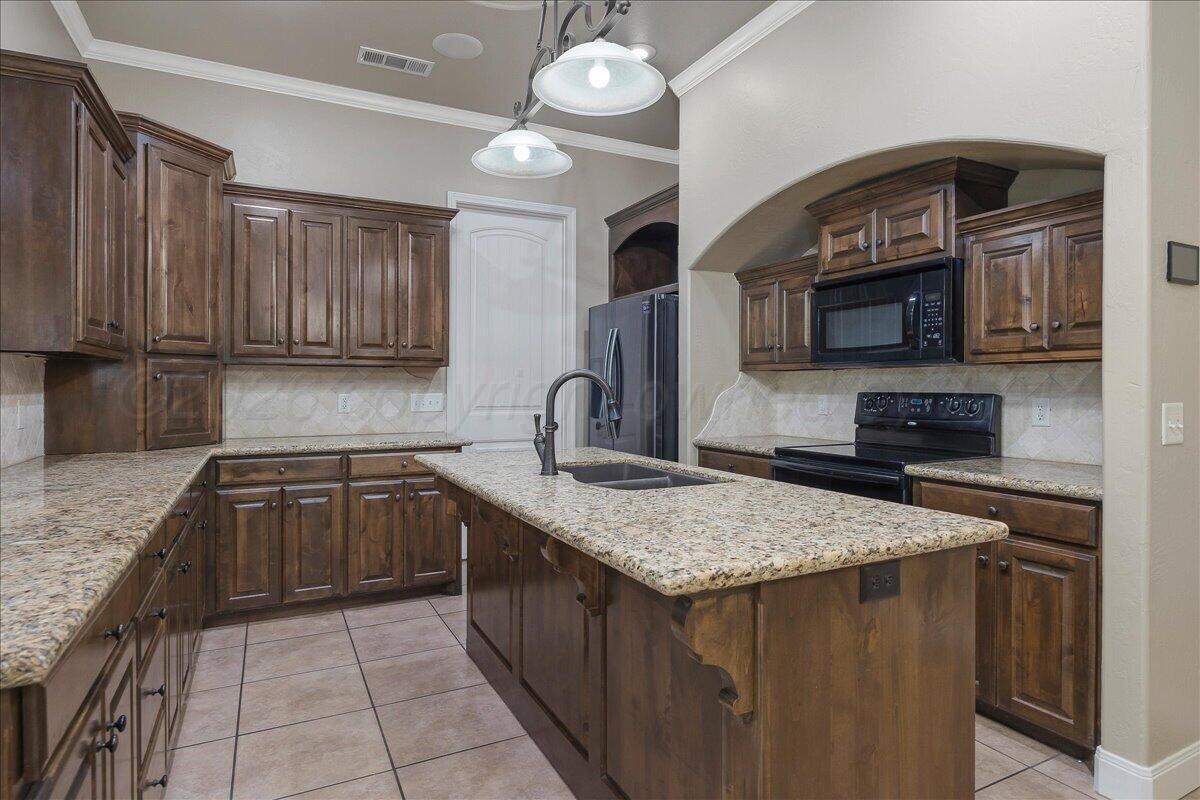 7403 New England Parkway Property Photo 6