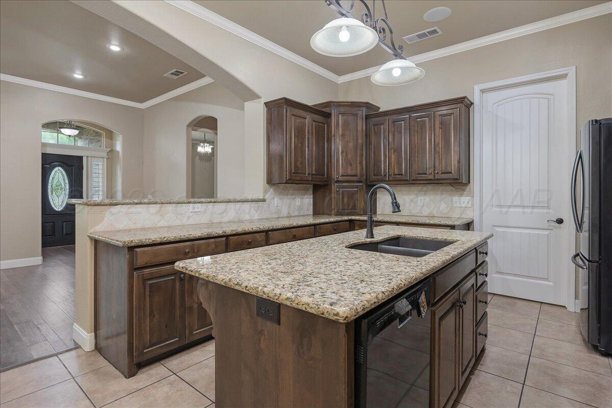 7403 New England Parkway Property Photo 7