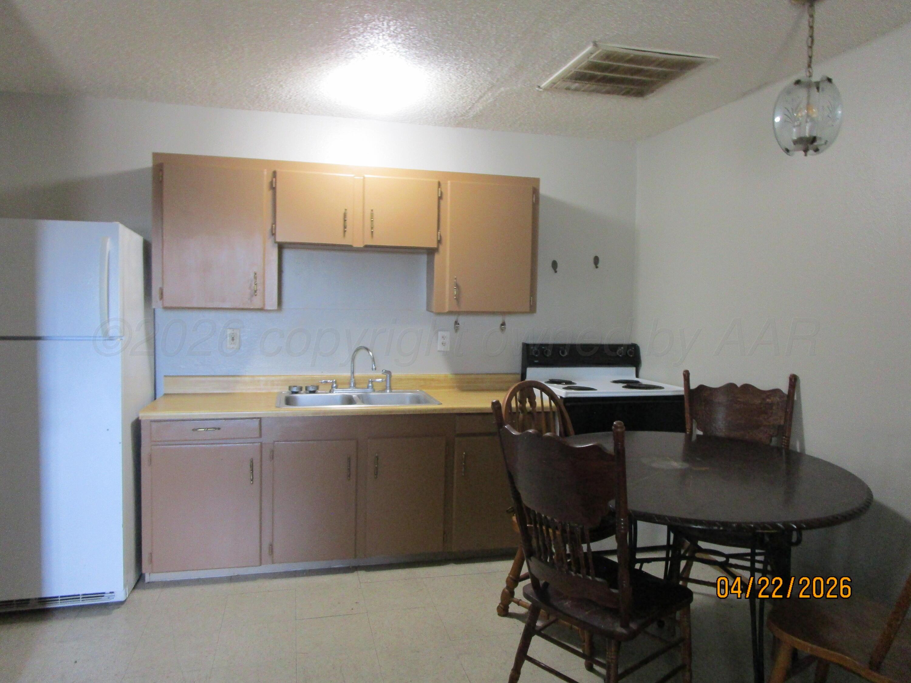720 Deahl Street Property Photo 3