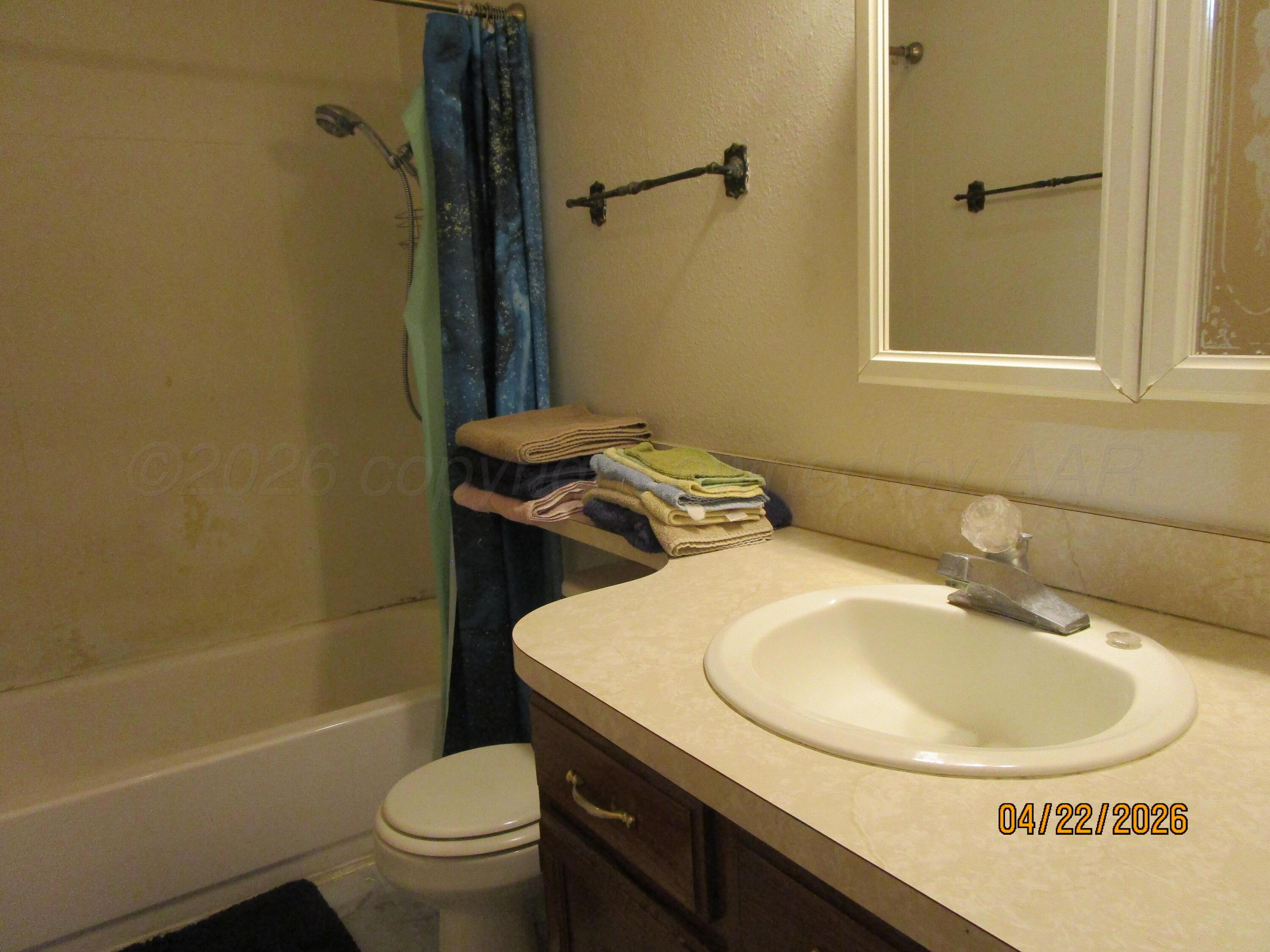 720 Deahl Street Property Photo 5