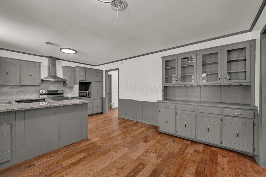 7732 Canode Drive Property Photo 10