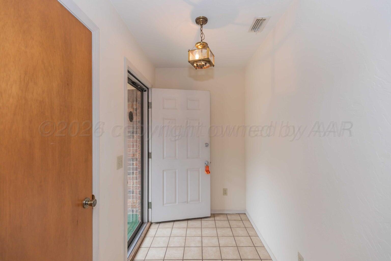 3406 Gladstone Lane Property Photo 3