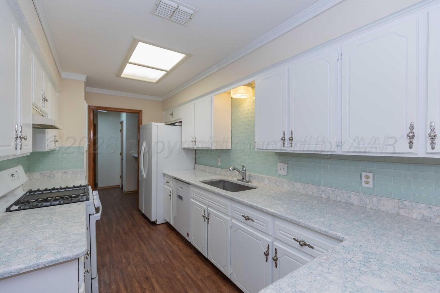 3406 Gladstone Lane Property Photo 6