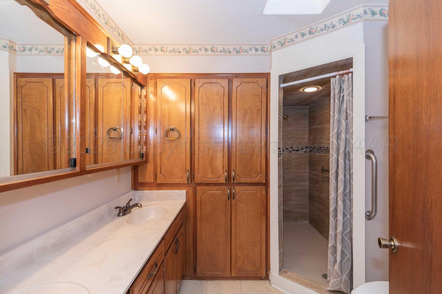 3406 Gladstone Lane Property Photo 7