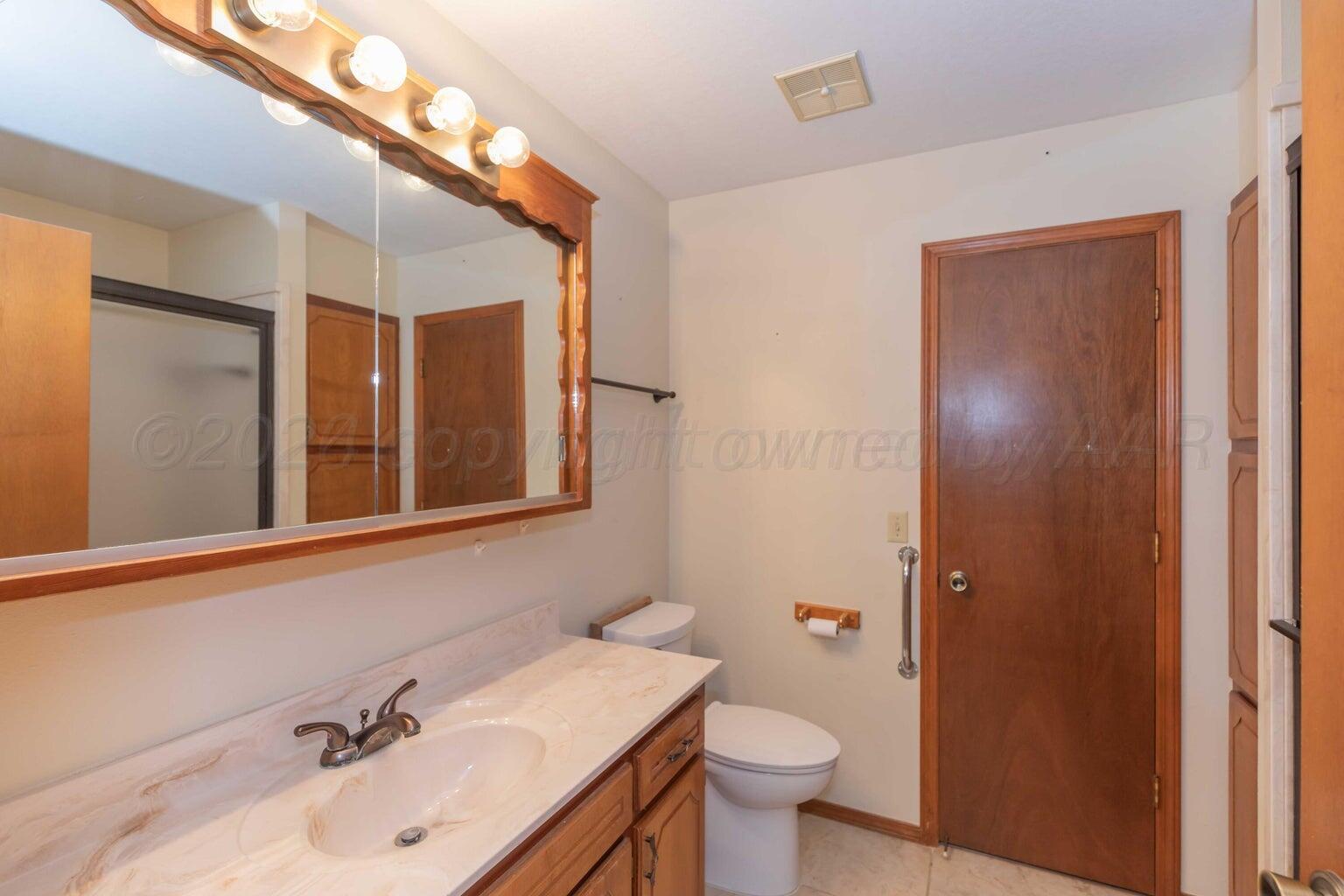 3406 Gladstone Lane Property Photo 9
