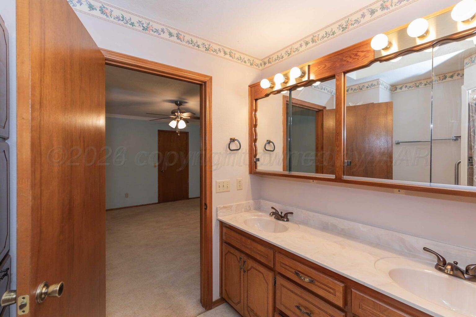 3406 Gladstone Lane Property Photo 10