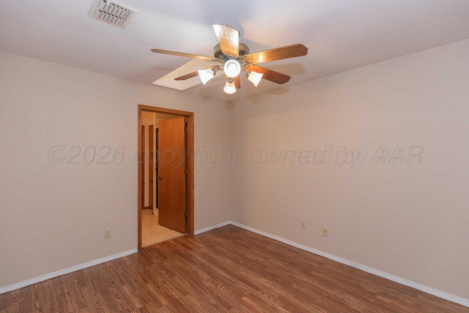 3406 Gladstone Lane Property Photo 11