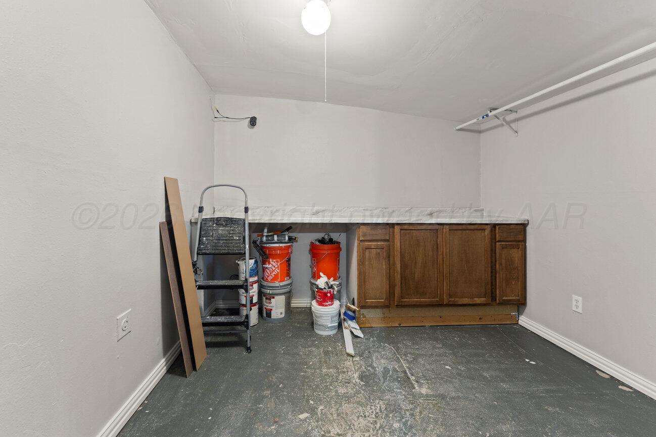 2911 Browning Street Property Photo 17