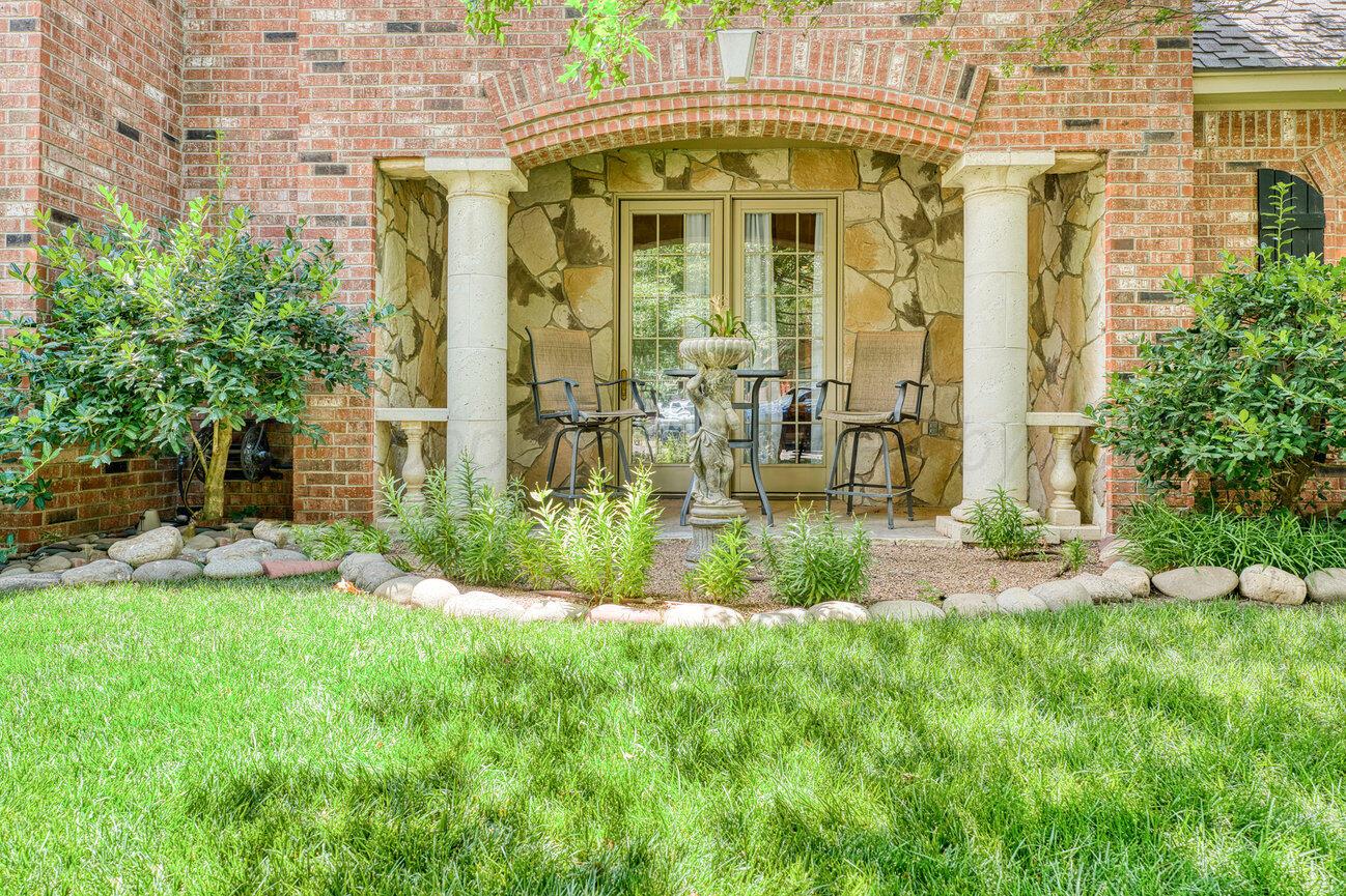 7619 Countryside Property Photo 6