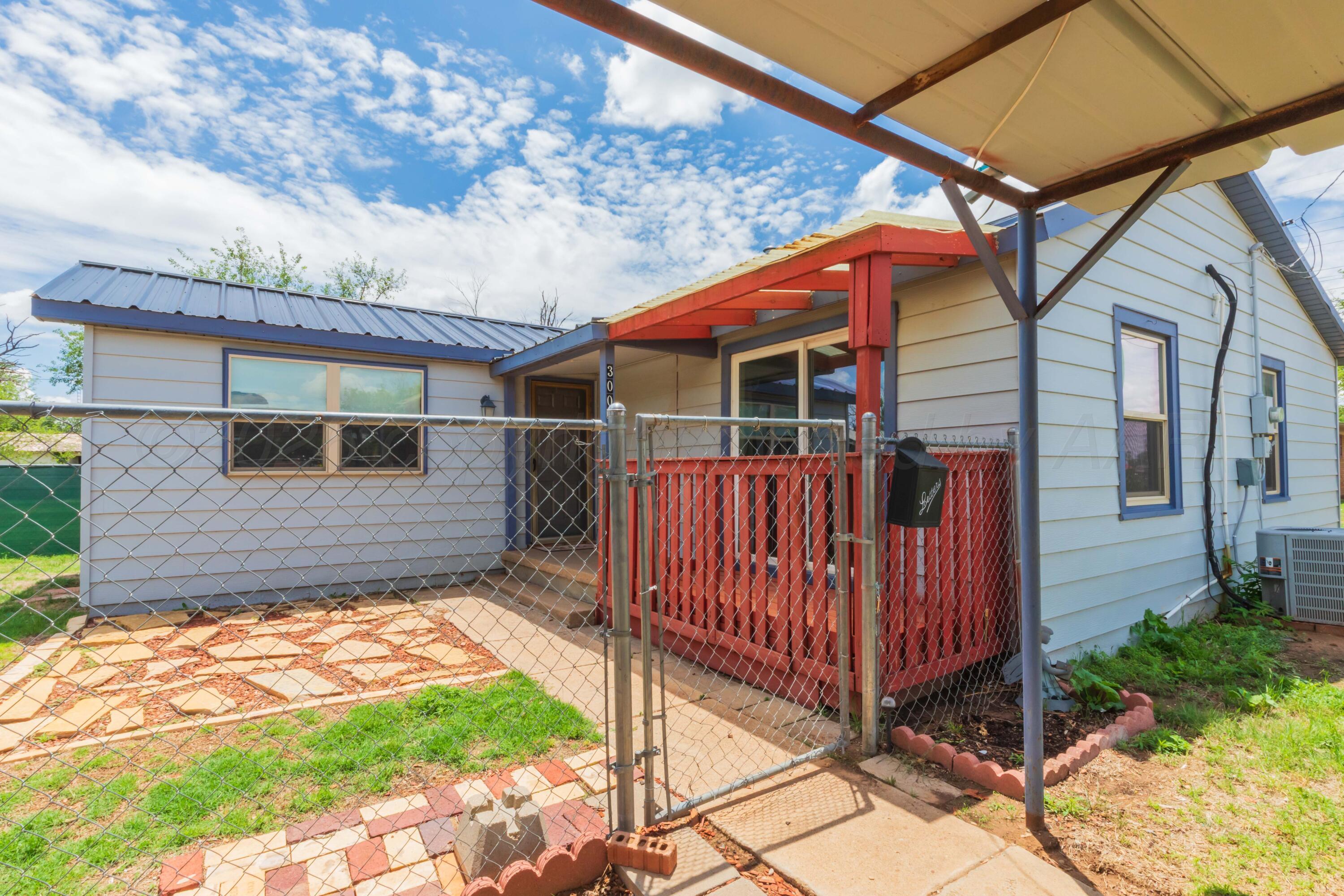 300 S Maxwell Avenue Property Photo 1