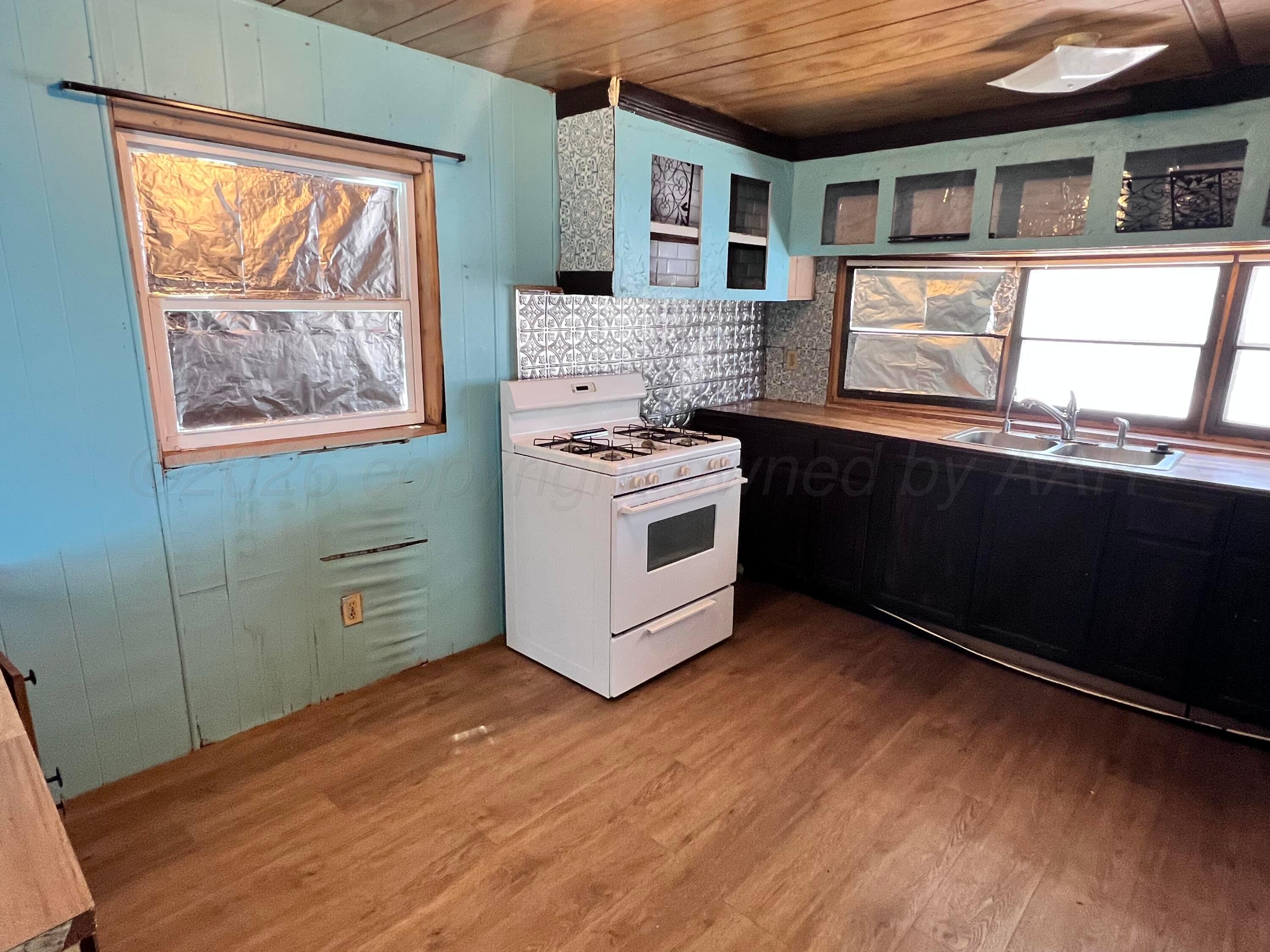 123 Moreman Street Property Photo 8
