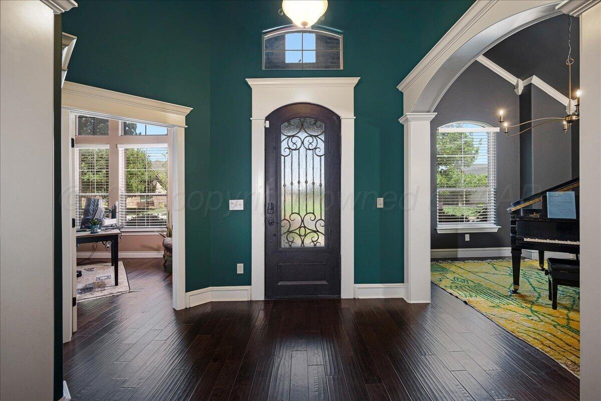 6404 Parkwood Place Property Photo 4