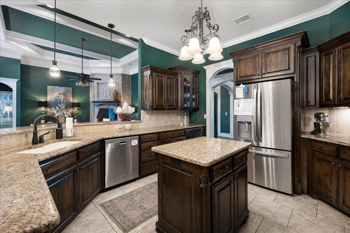 6404 Parkwood Place Property Photo 11