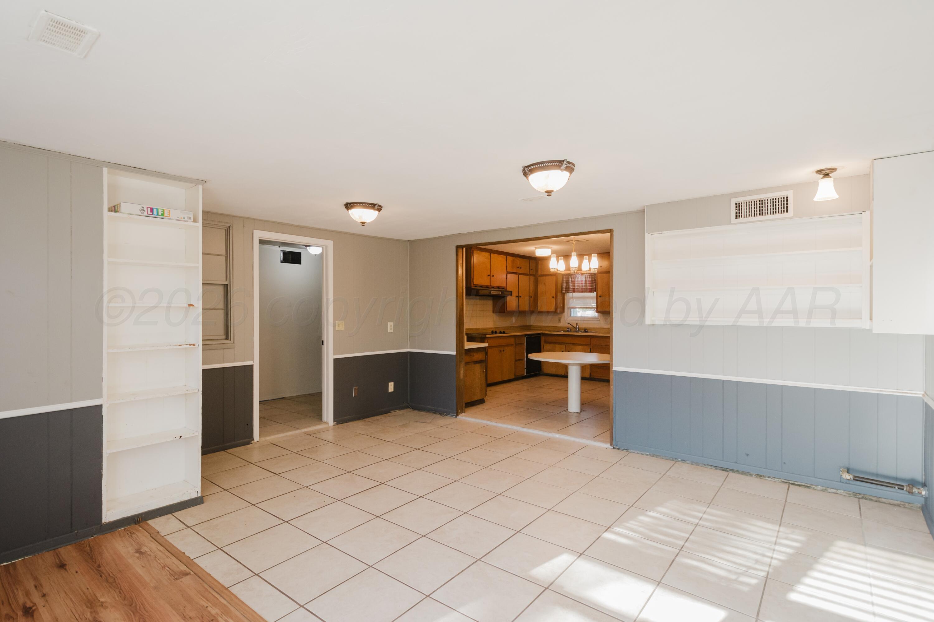 2900 S Vernon Street Property Photo 5